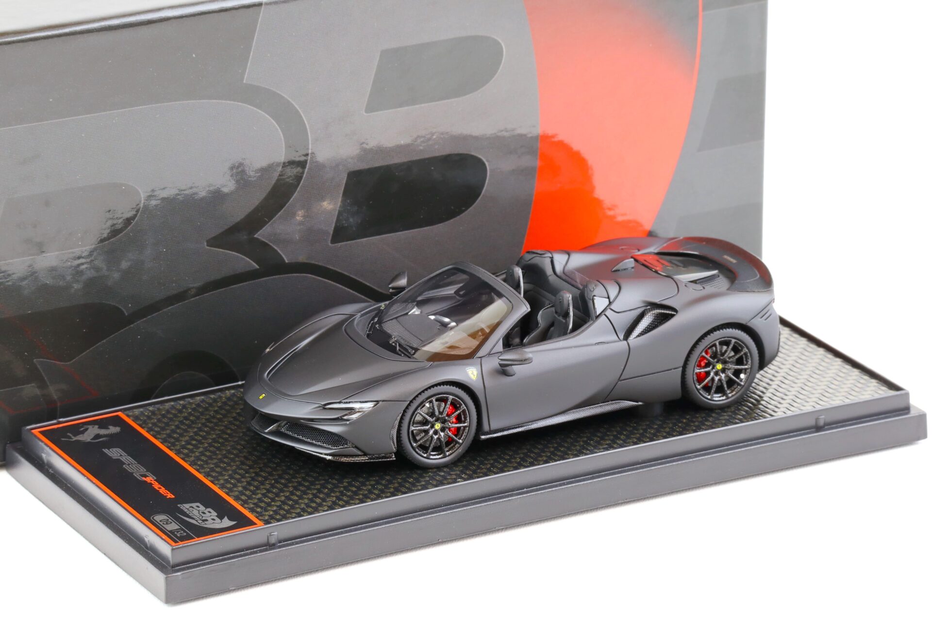 1:43 BBR Ferrari SF90 Spider Pack Fiorano black matt DS 1250 - Limited Edition 32 pcs.