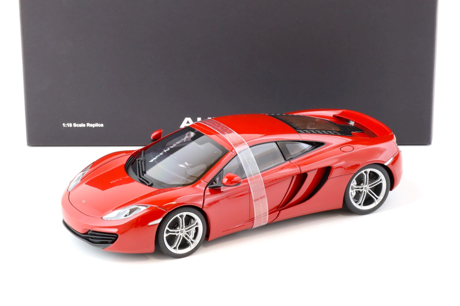 ID 71139 orig 1.jpg 1:18 AUTOart McLAREN 12C Coupe 2011 red 76008