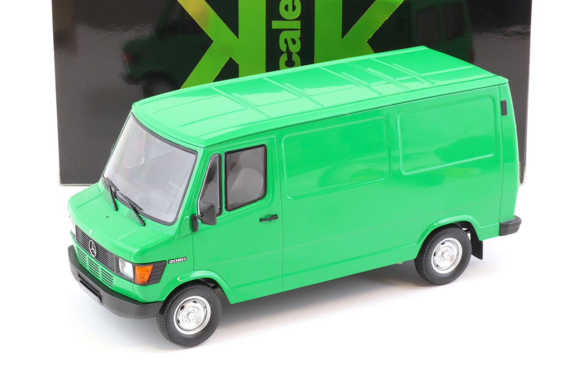 ID 71447 orig.jpg 1:18 KK-Scale Mercedes 208D Delivery Van Kastenwagen green