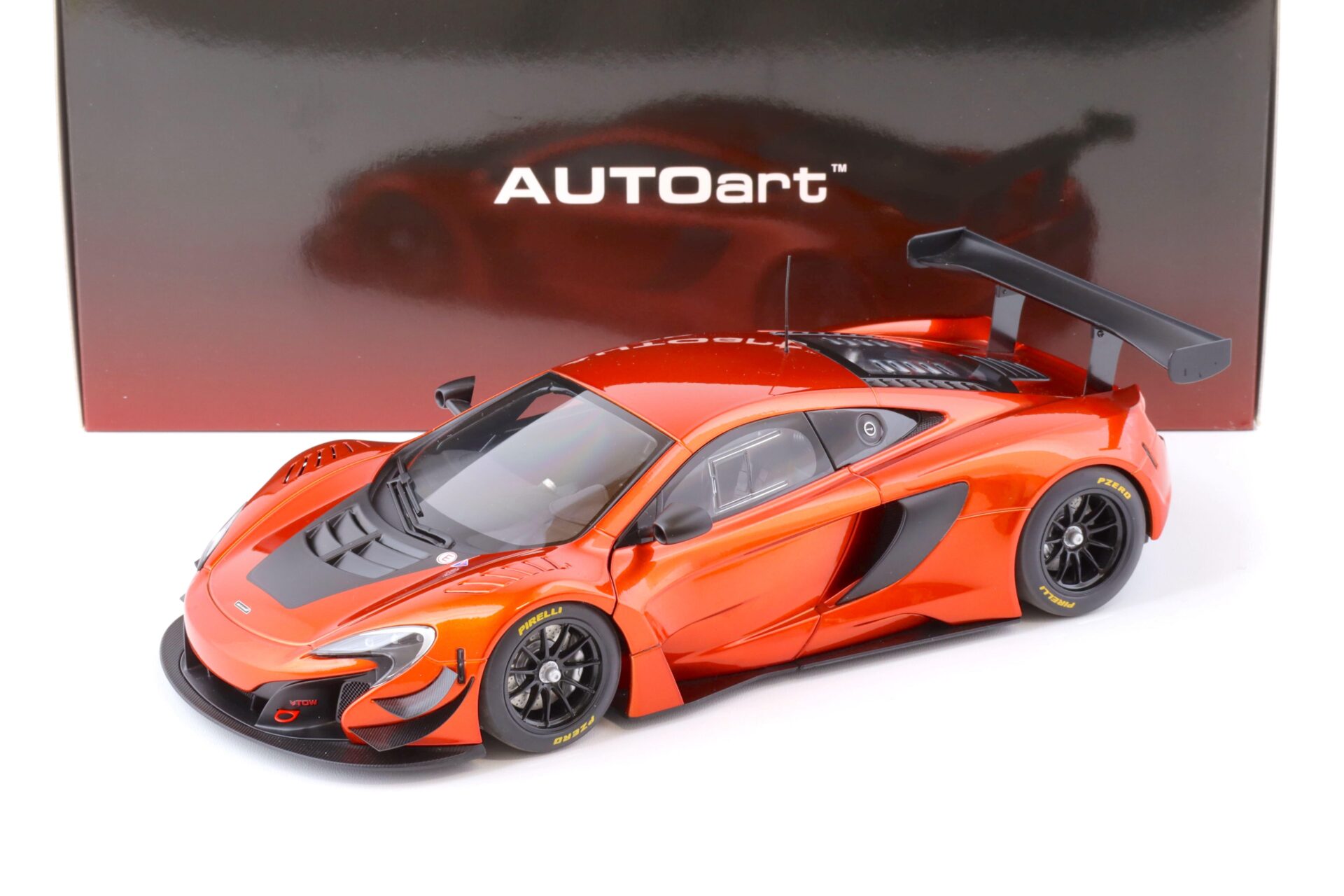 ID 71571 orig.jpg 1:18 AUTOart McLAREN 650S GT3 2017 volcano orange/ black accents 81642