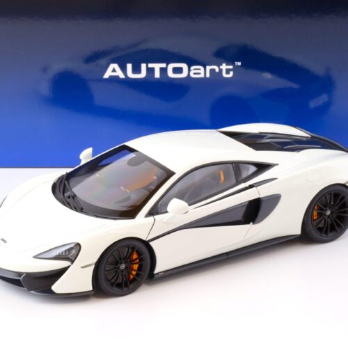1:18 AUTOart McLaren 570S Coupe 2016 white/ black accents 76041 - Image 1