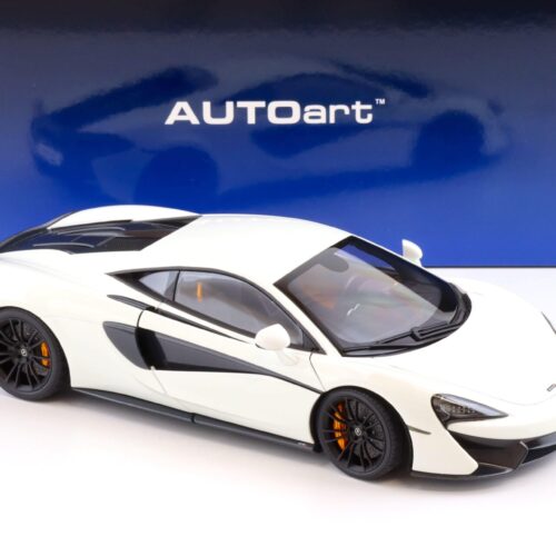 1:18 AUTOart McLaren 570S Coupe 2016 white/ black accents 76041 - Image 2