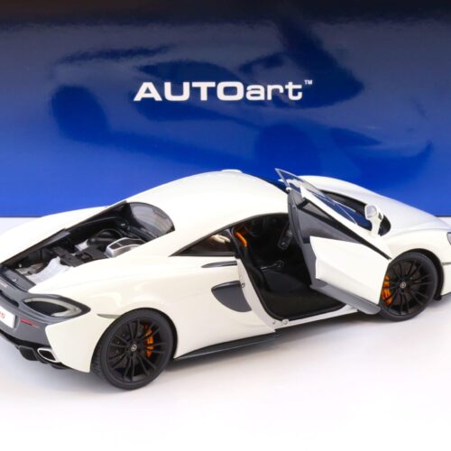 1:18 AUTOart McLaren 570S Coupe 2016 white/ black accents 76041 - Image 5