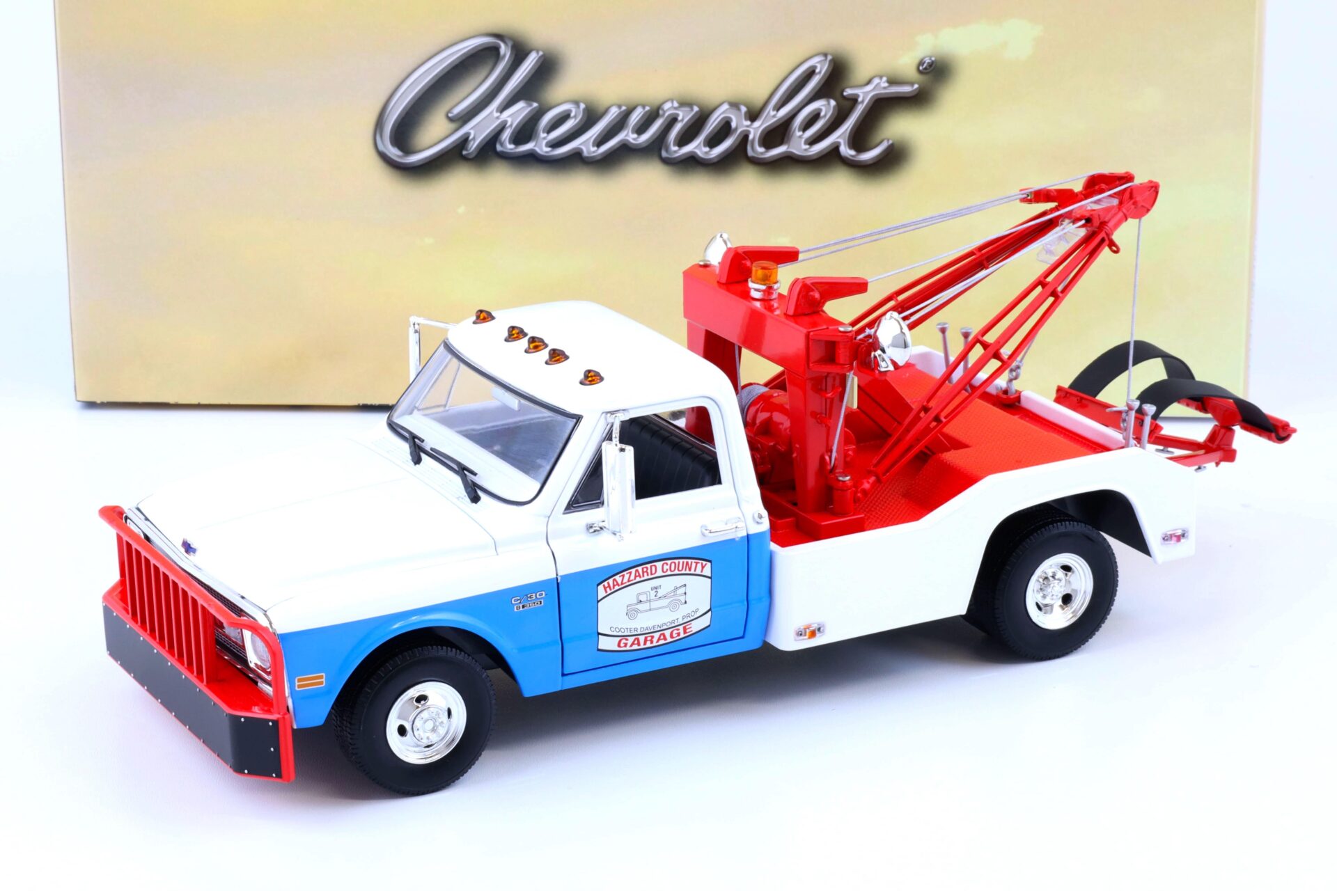 ID 71930 orig 1.jpg 1:18 Greenlight 1969 Chevrolet C-30 Dually Wrecker Abschlepper HAZZARD Country Garage