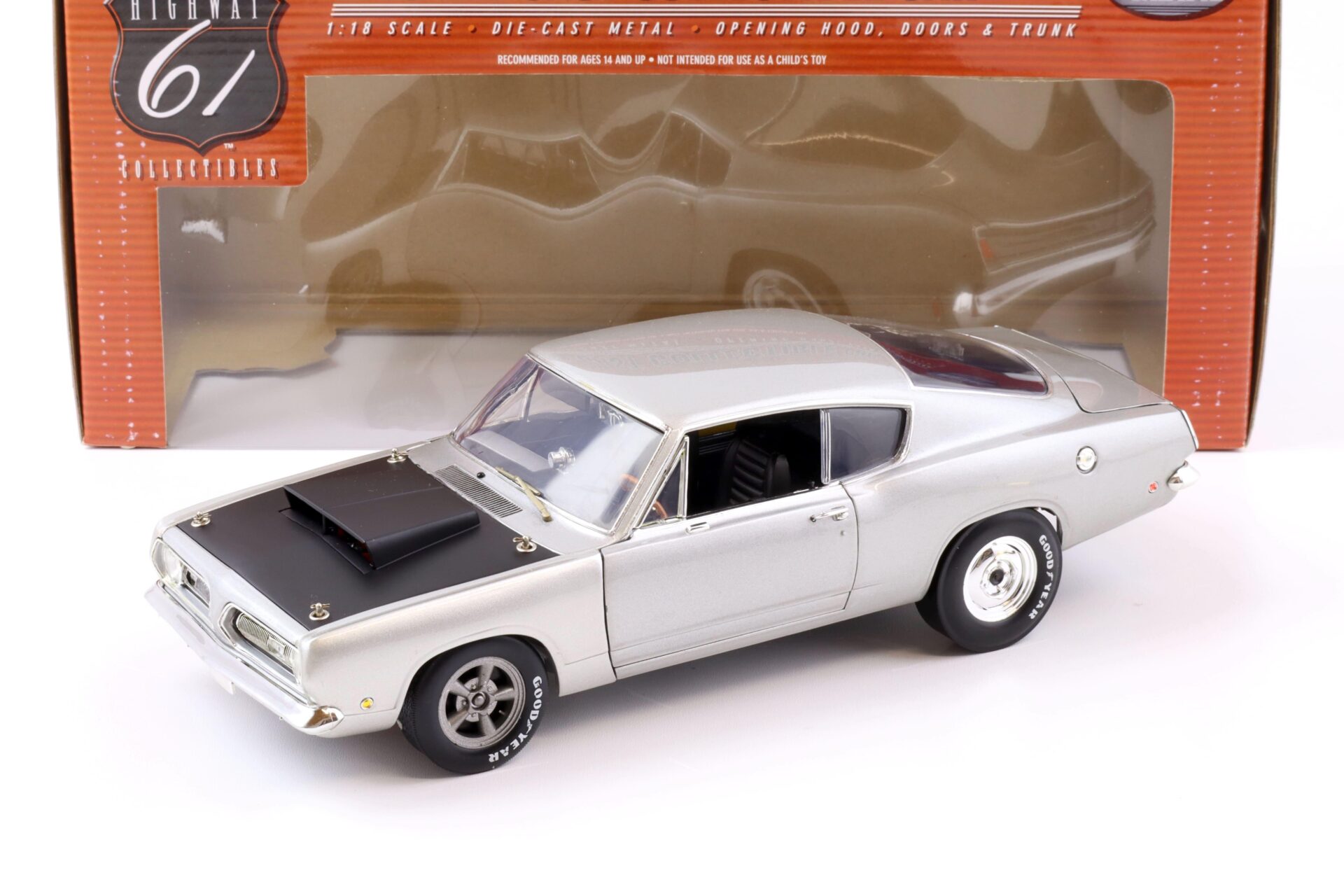 ID 72224 orig.jpg 1:18 Highway61 1968 Plymouth Barracuda silver/ black 50314A