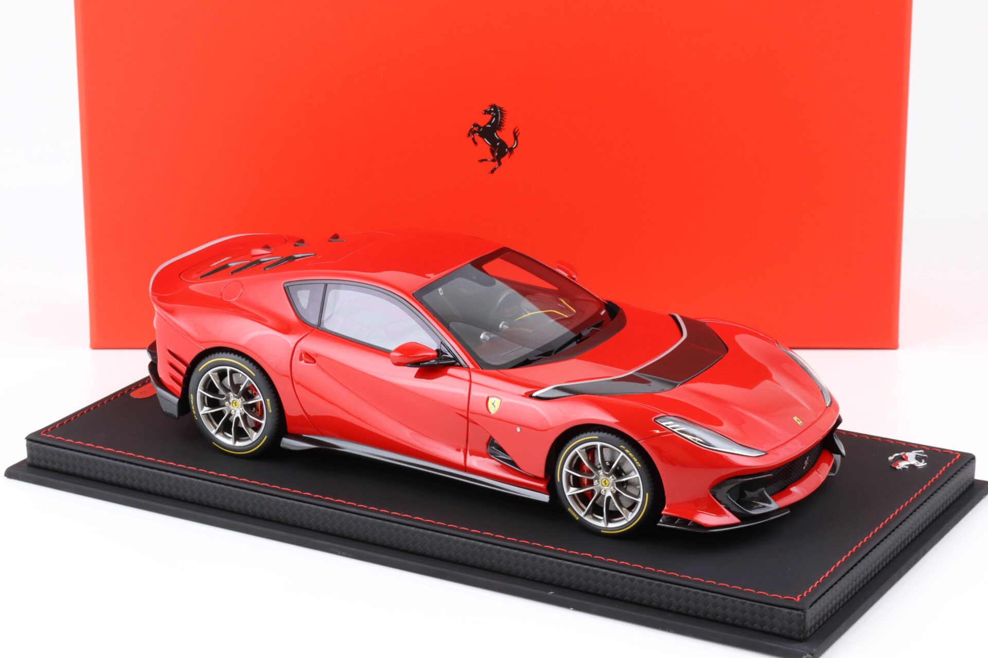 1:18 BBR Ferrari 812 Competizione 2021 Rosso Corsa 322 - Argento horiz. stripe with display