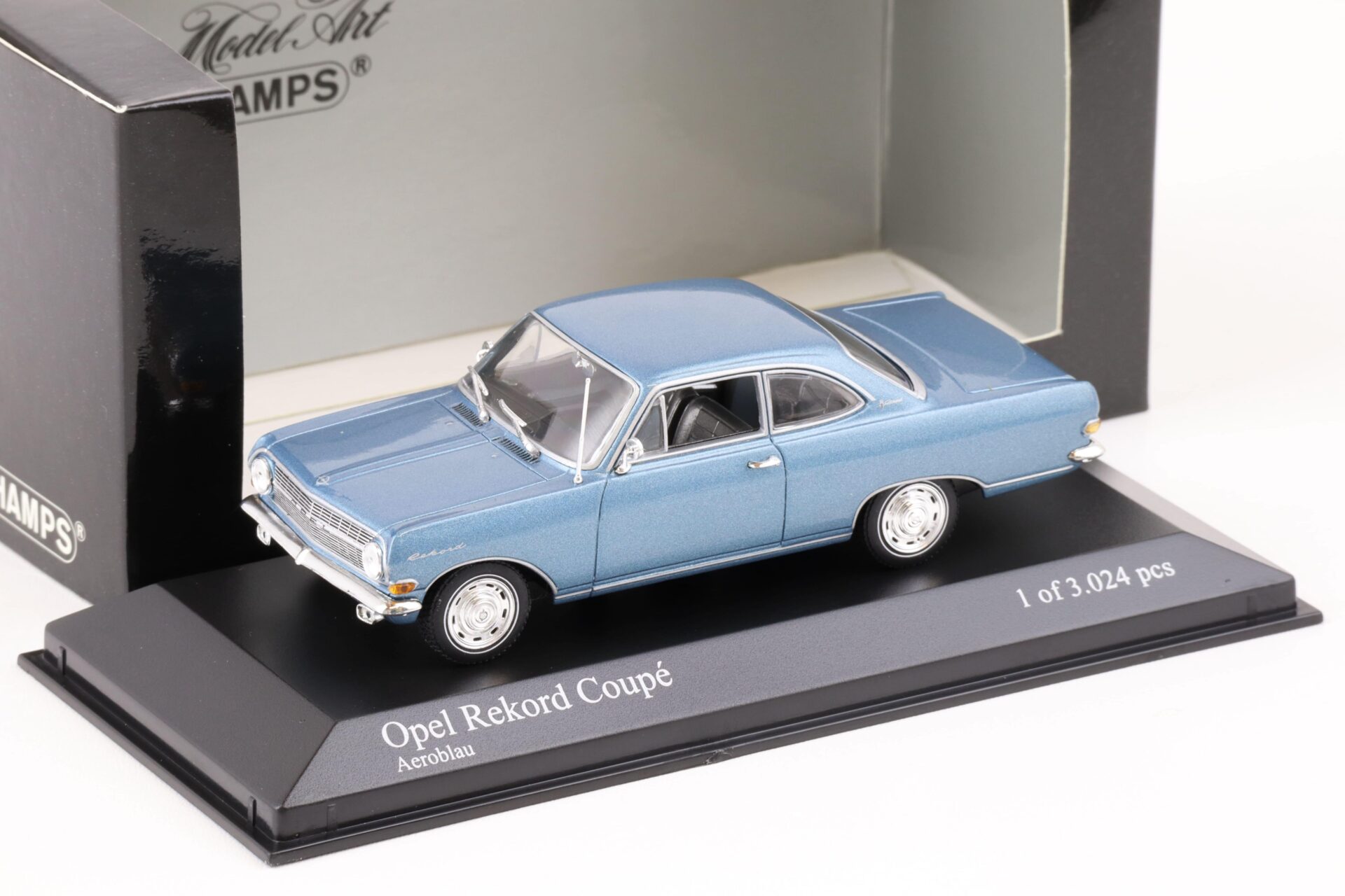 ID 73068 orig 1.jpg 1:43 Minichamps Opel Rekord A Coupe 1963 Aero blue metallic