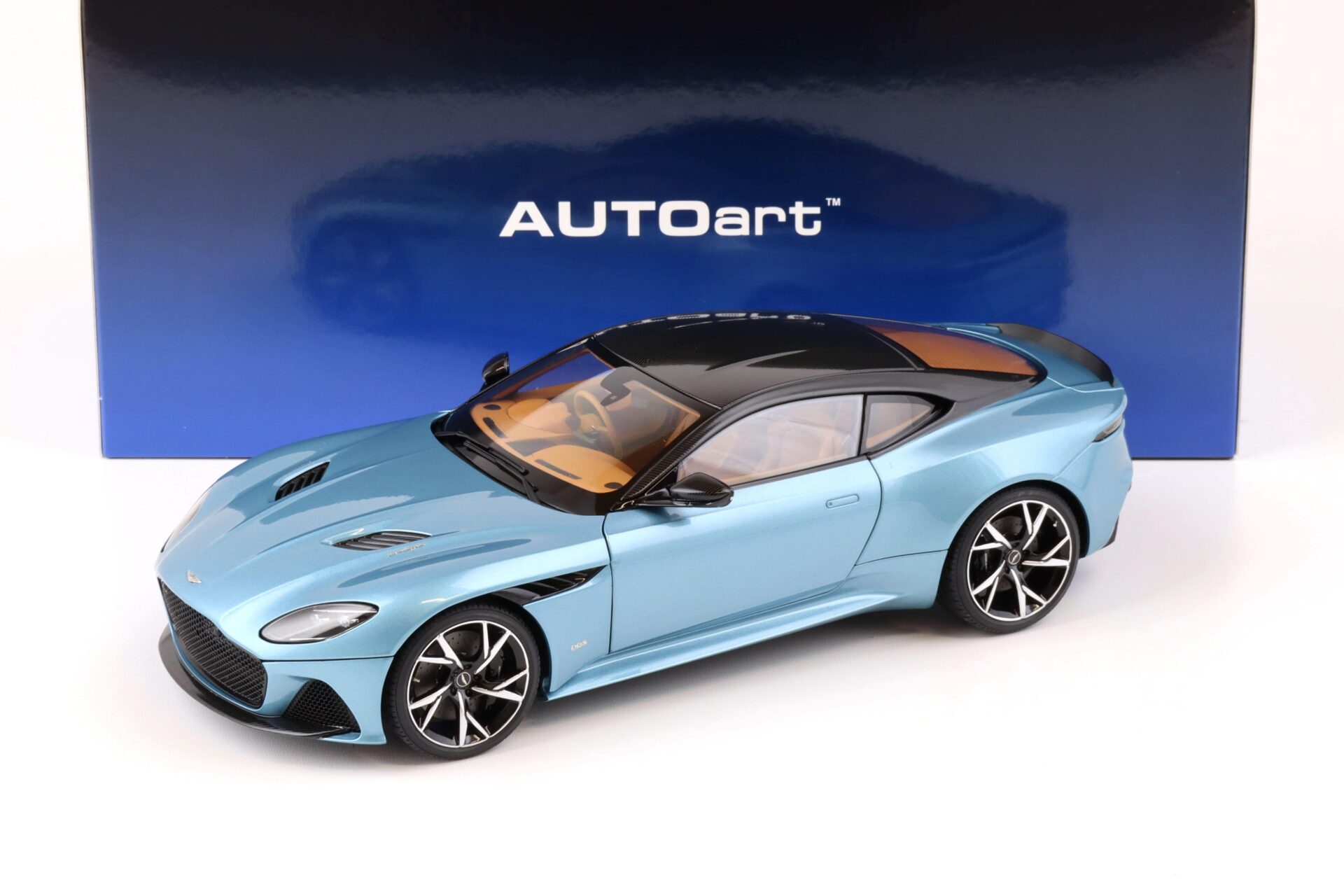 ID 73229 orig 1.jpg 1:18 AUTOart Aston Martin DBS Superleggera Caribbean pearl blue 70299