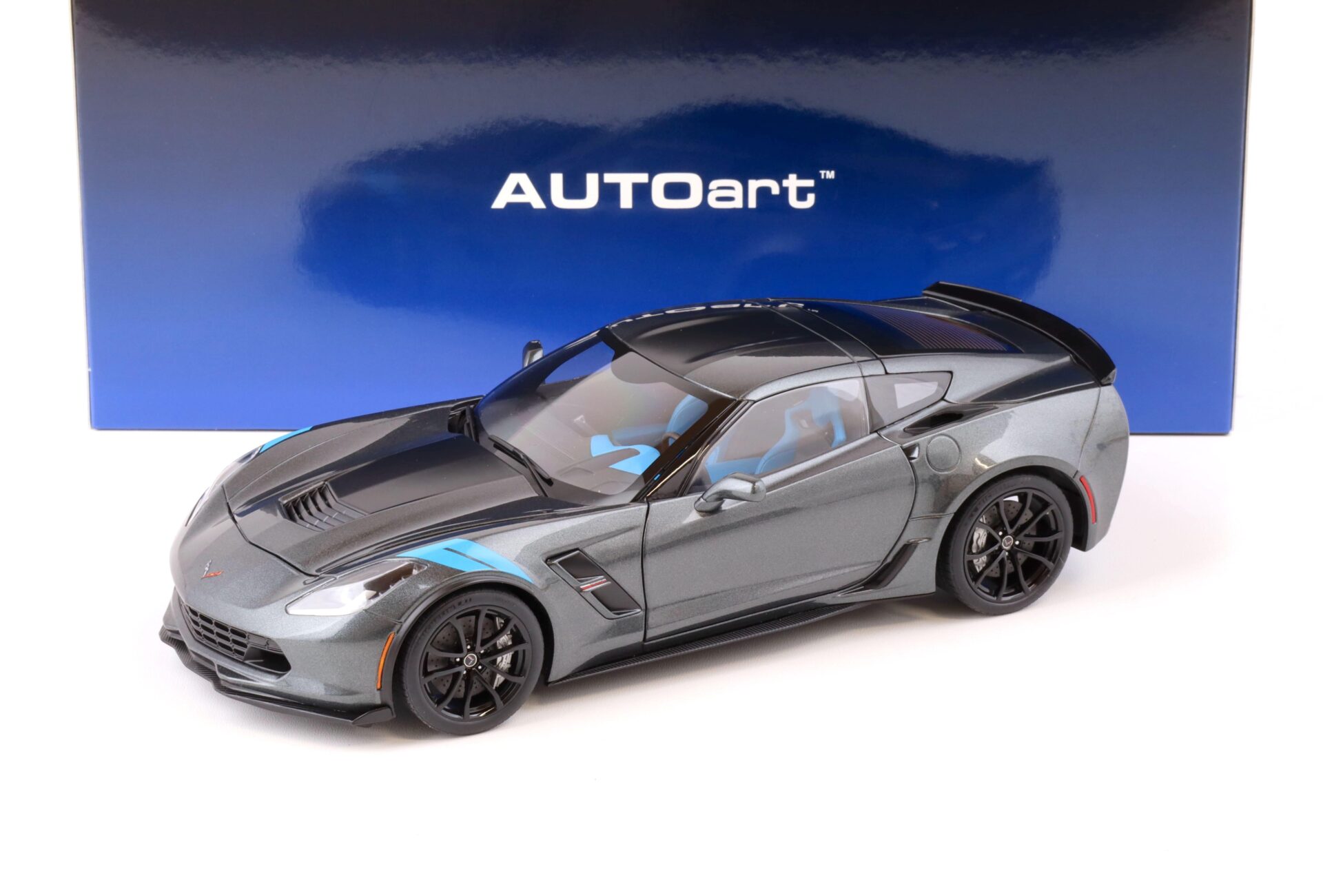 ID 73493 orig.jpg 1:18 AUTOart Chevrolet Corvette C7 Grand Sport Watkins Glen grey metallic 71272