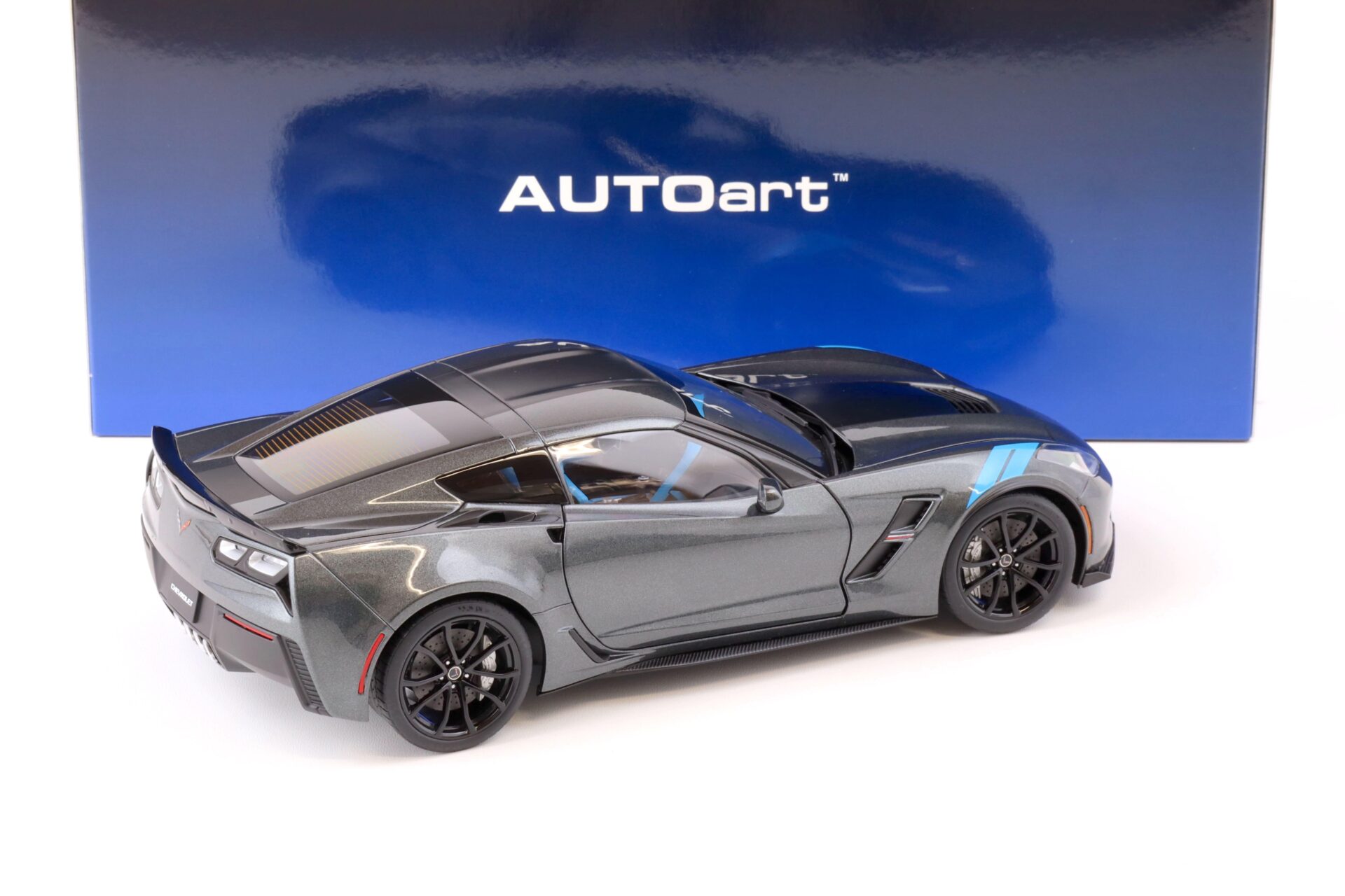 1:18 AUTOart Chevrolet Corvette C7 Grand Sport Watkins Glen grey metallic 71272