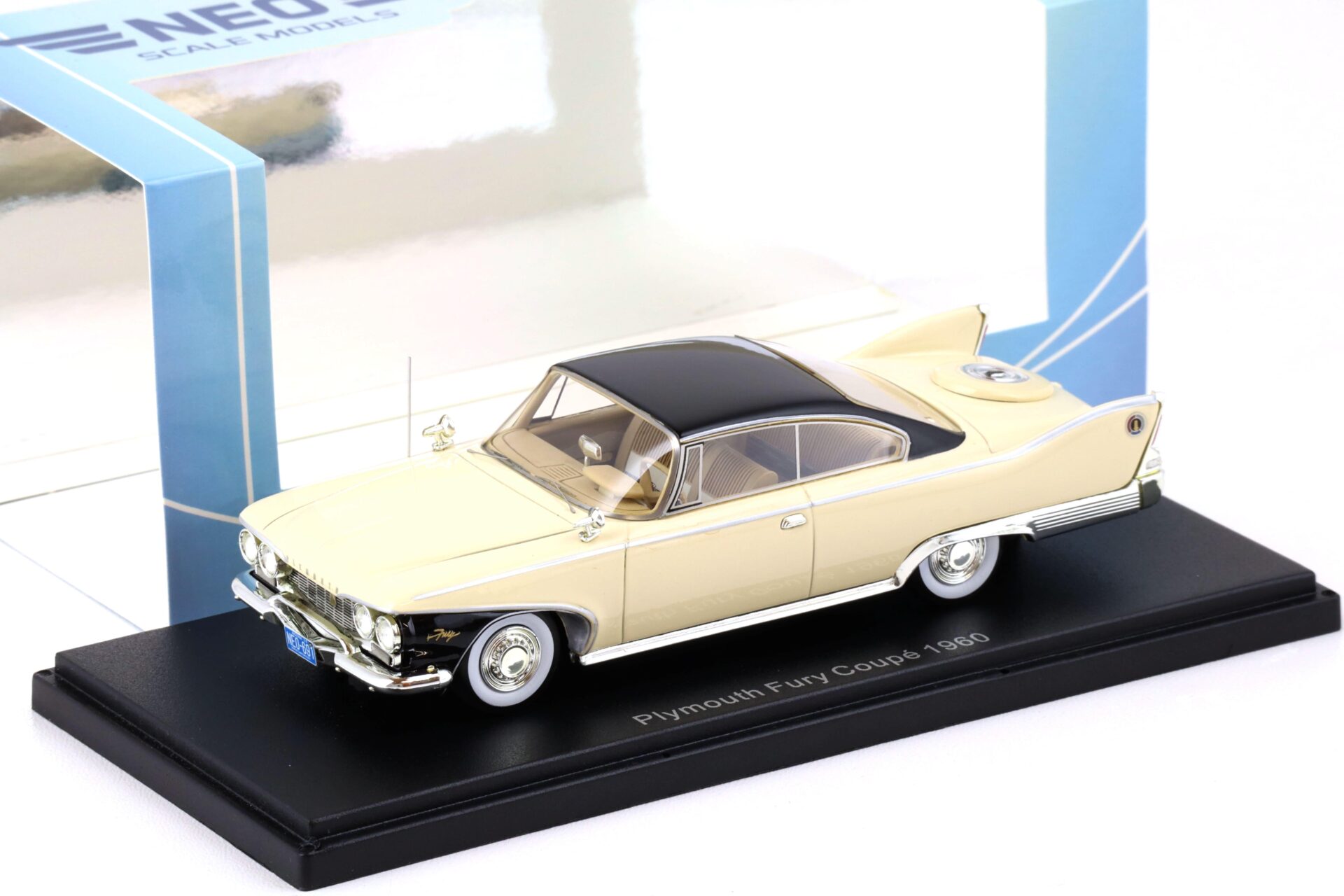 ID 73650 orig.jpg 1:43 NEO 1960 Plymouth Fury Coupe light beige / black