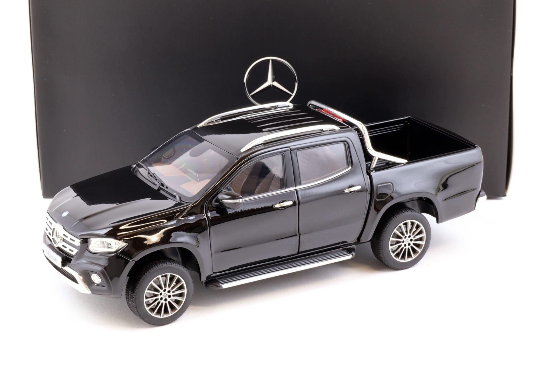 ID 73735 orig.jpg 1:18 Norev Mercedes X-Klasse BR470 kabara black DEALER VERSION