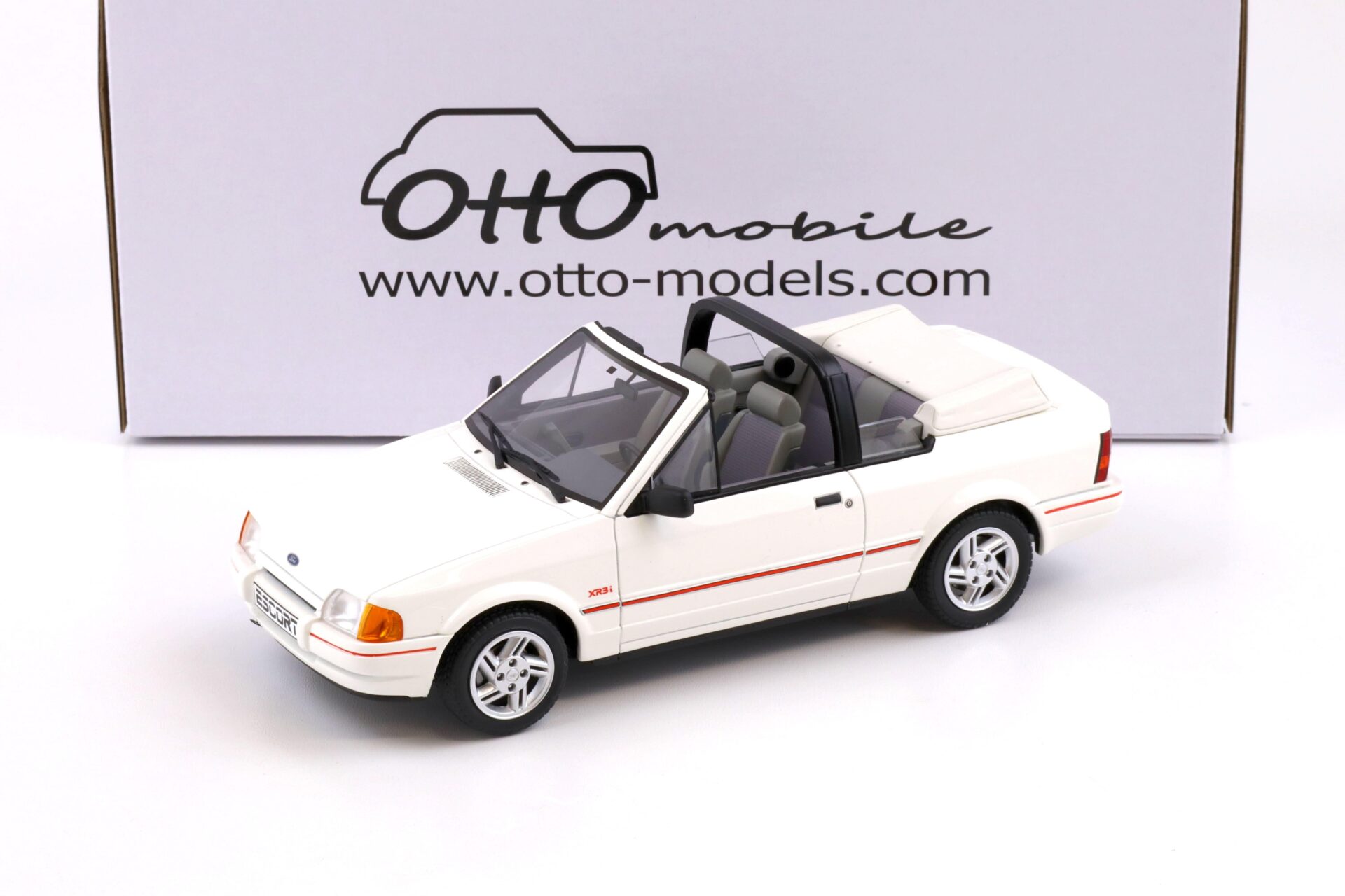 ID 73940 orig 1.jpg 1:18 OTTO mobile OT398 Ford Escort MK4 XR3i Cabriolet white 1986