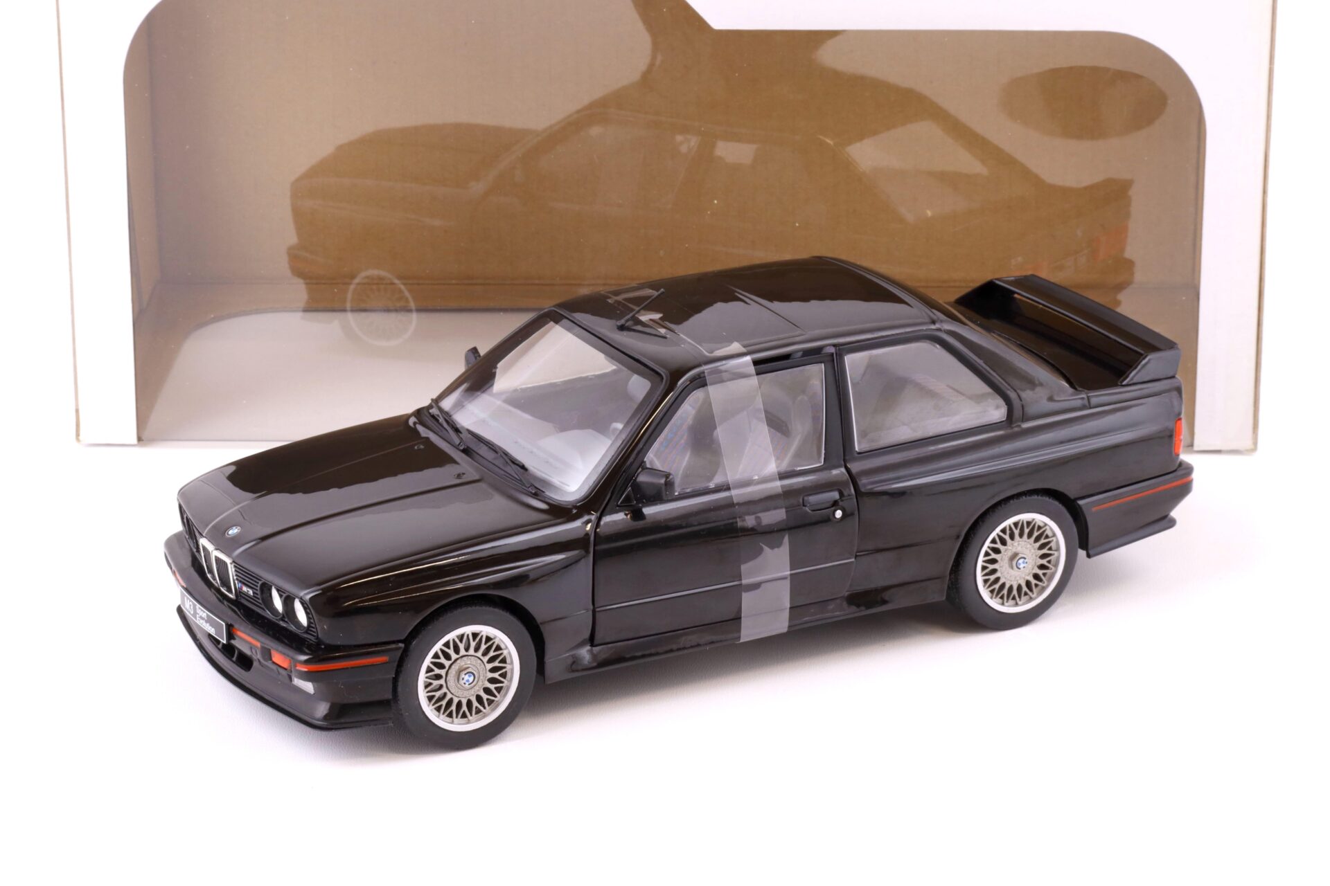 ID 74024 orig 1.jpg 1:18 Solido BMW M3 E30 Sport Evolution 1990 black