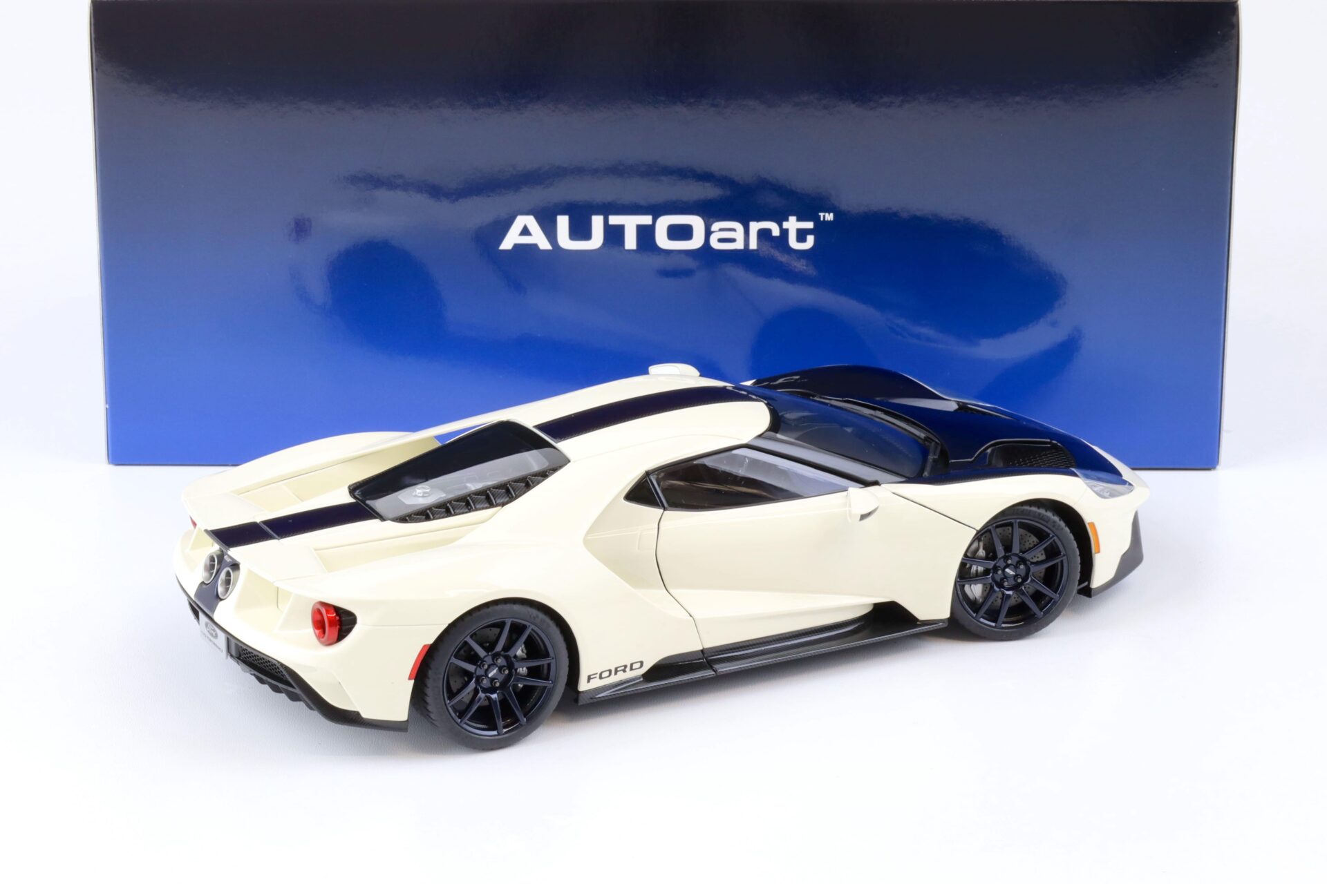 1:18 AUTOart Ford GT Â´64 Prototype Heritage Edition 2022 white/ blue 72926