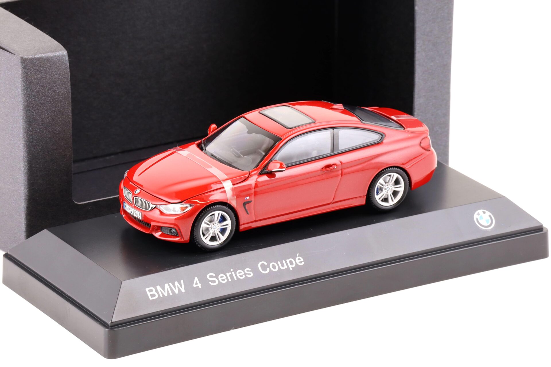ID 74220 orig 1.jpg 1:43 iScale BMW 4er 435i Coupe Melbourne red DEALER VERSION