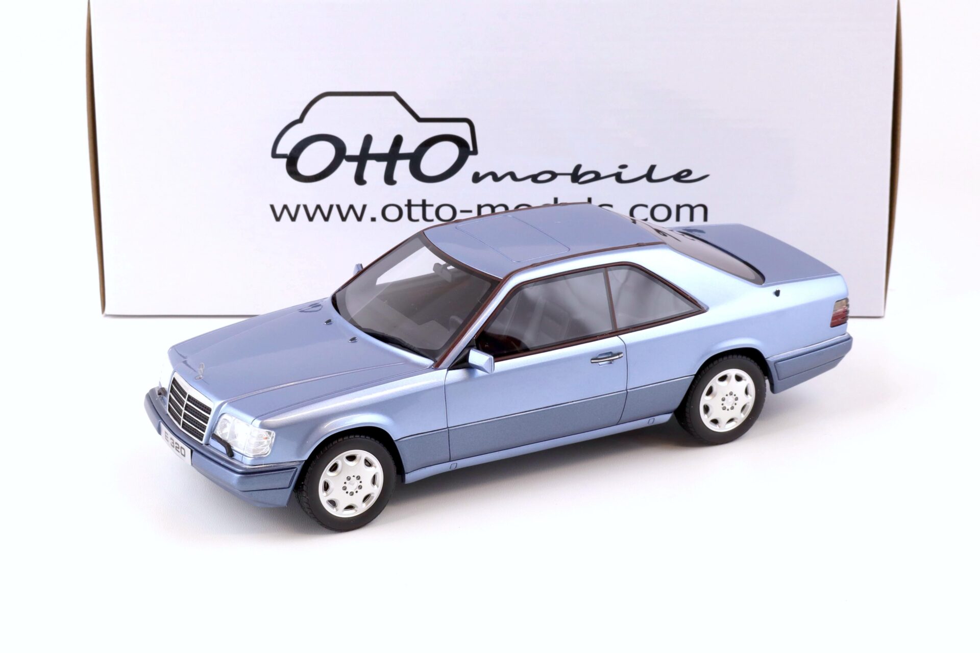 ID 74392 orig 1.jpg 1:18 OTTO mobile OT682 Mercedes E320 (C124) Coupe 1986 blue metallic