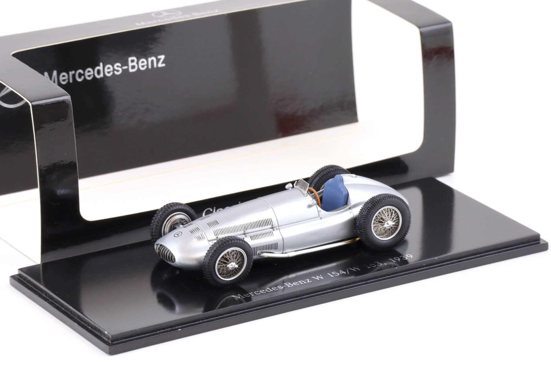 ID 74409 orig.jpg 1:43 Spark Mercedes W154 / W163 Silberpfeil silver 1939 DEALER VERSION
