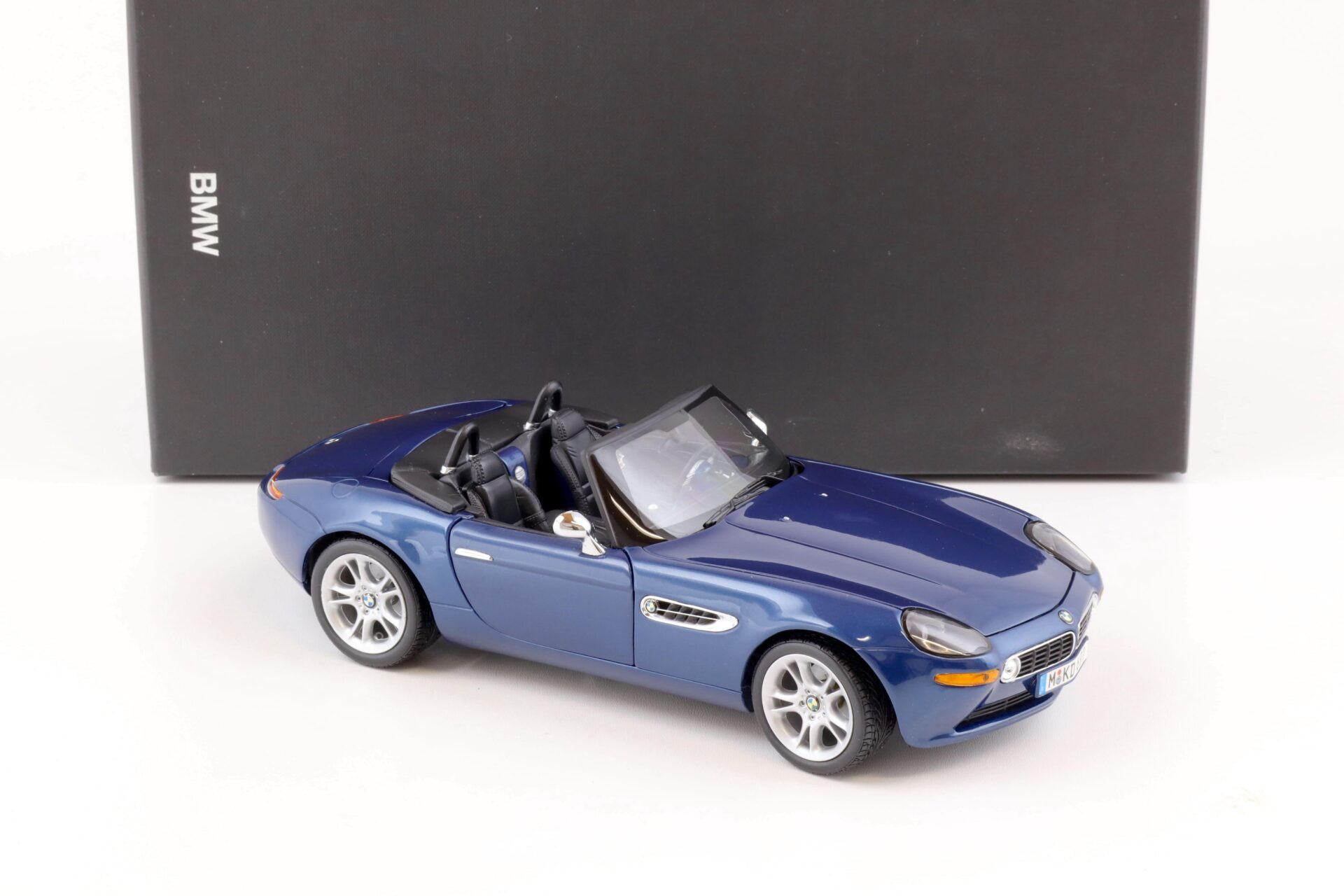 1:18 Kyosho BMW Z8 Roadster blue with Top DEALER VERSION