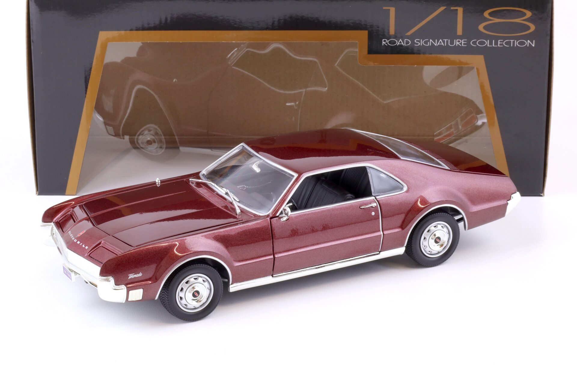 ID 74969 orig.jpg 1:18 Road Signature 1966 Oldsmobile Tornado burgundy metallic