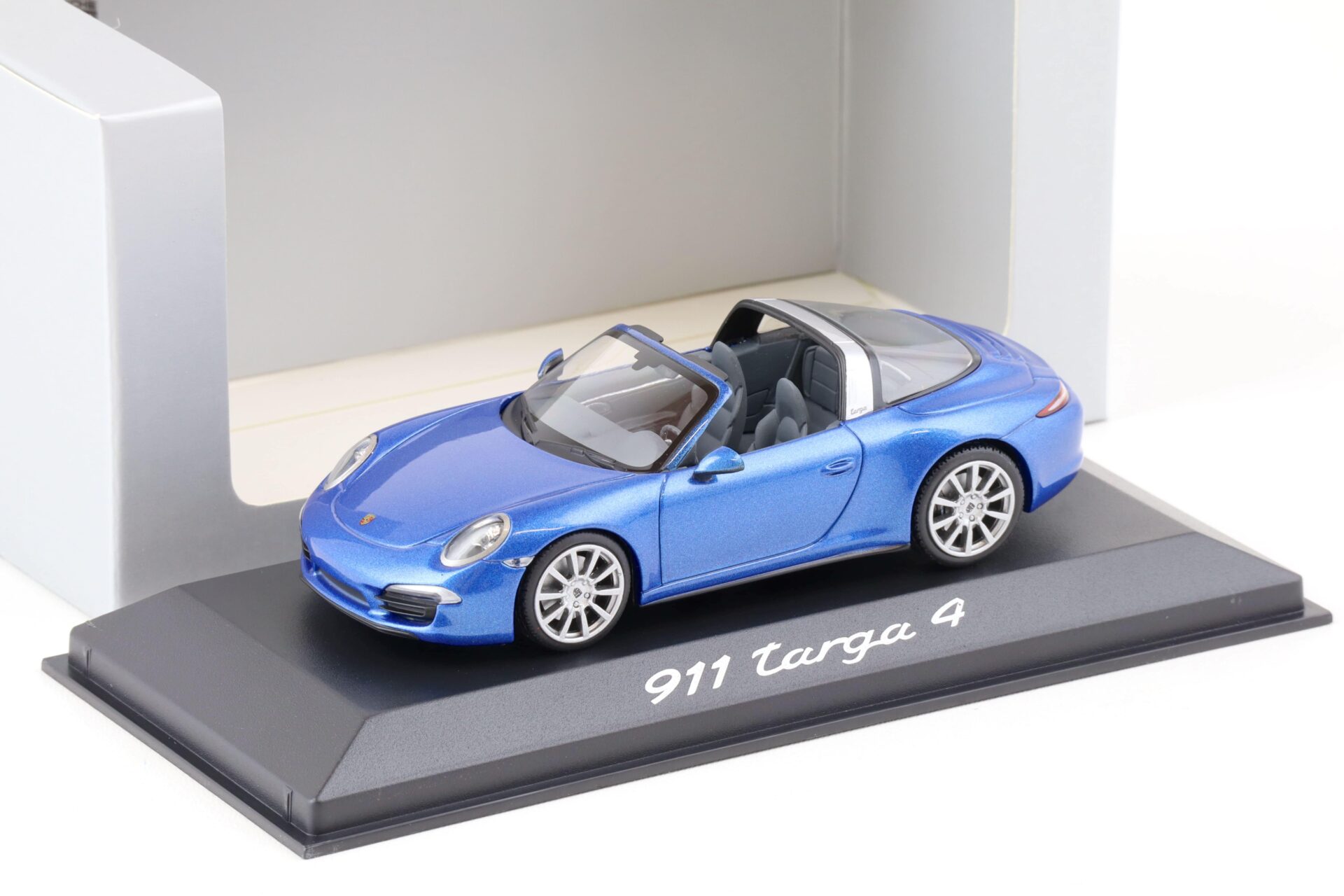 ID 75110 orig 1.jpg 1:43 Minichamps Porsche 911 (991) Targa 4 Spahir blue metallic WAP DEALER