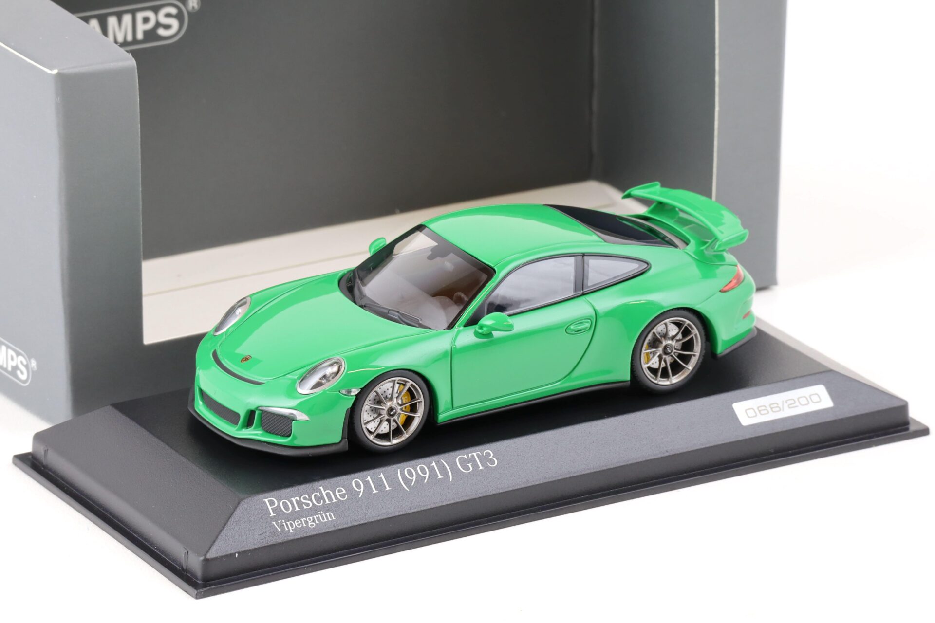 ID 75153 orig.jpg 1:43 Minichamps Porsche 911 (991) GT3 Coupe Viper green - CA04316082