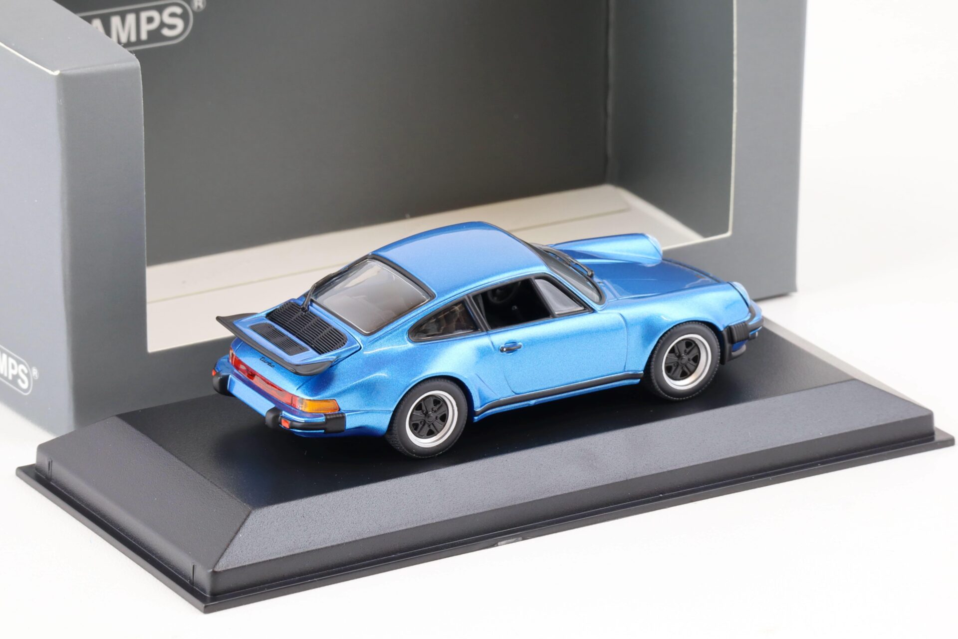 1:43 Minichamps Porsche 911 (930) Turbo 3.0 Coupe Minerva blue - CA04316030