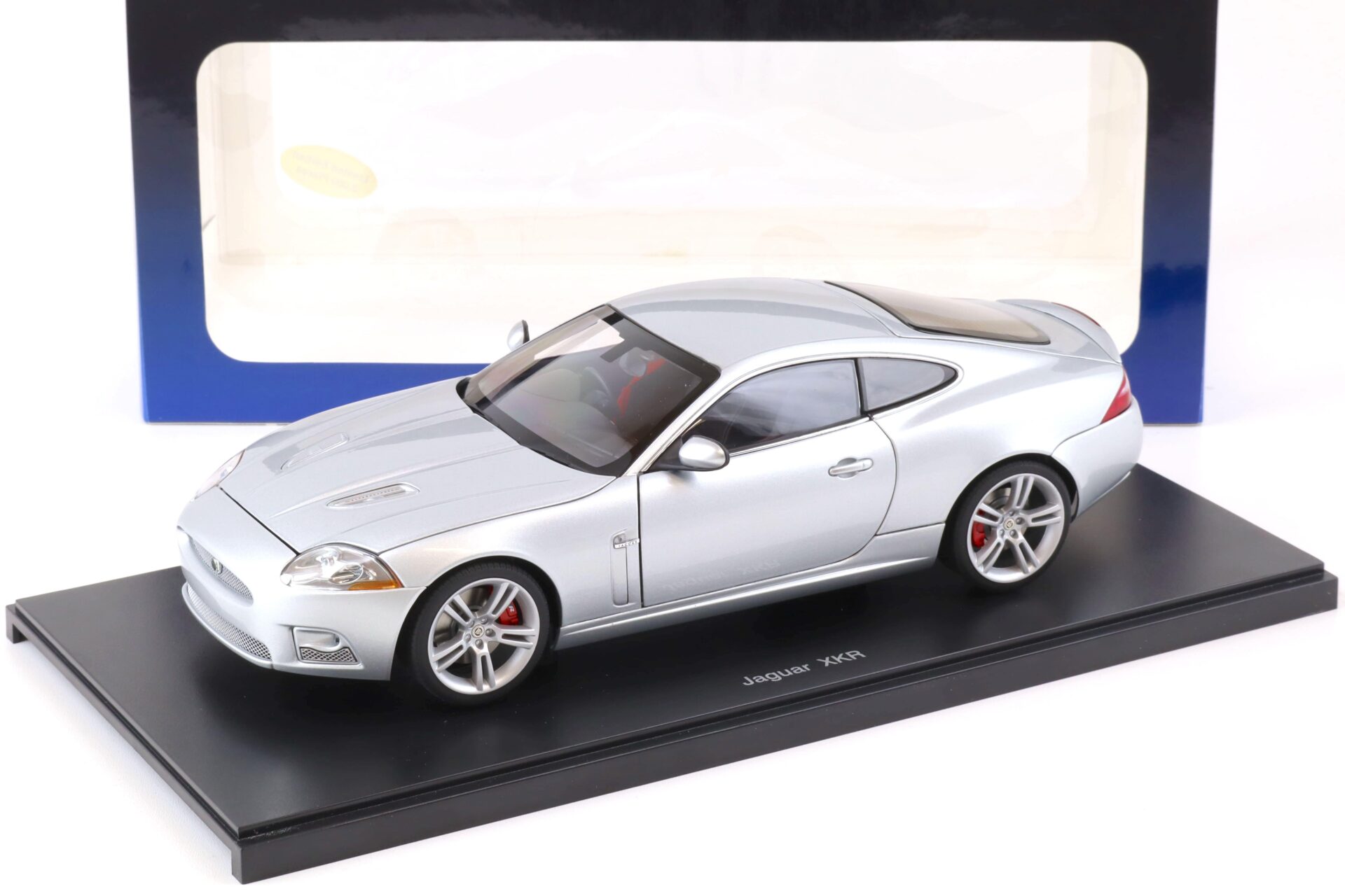 ID 75246 orig 1.jpg 1:18 AUTOart Jaguar XKR Coupe Liquid silver 73633