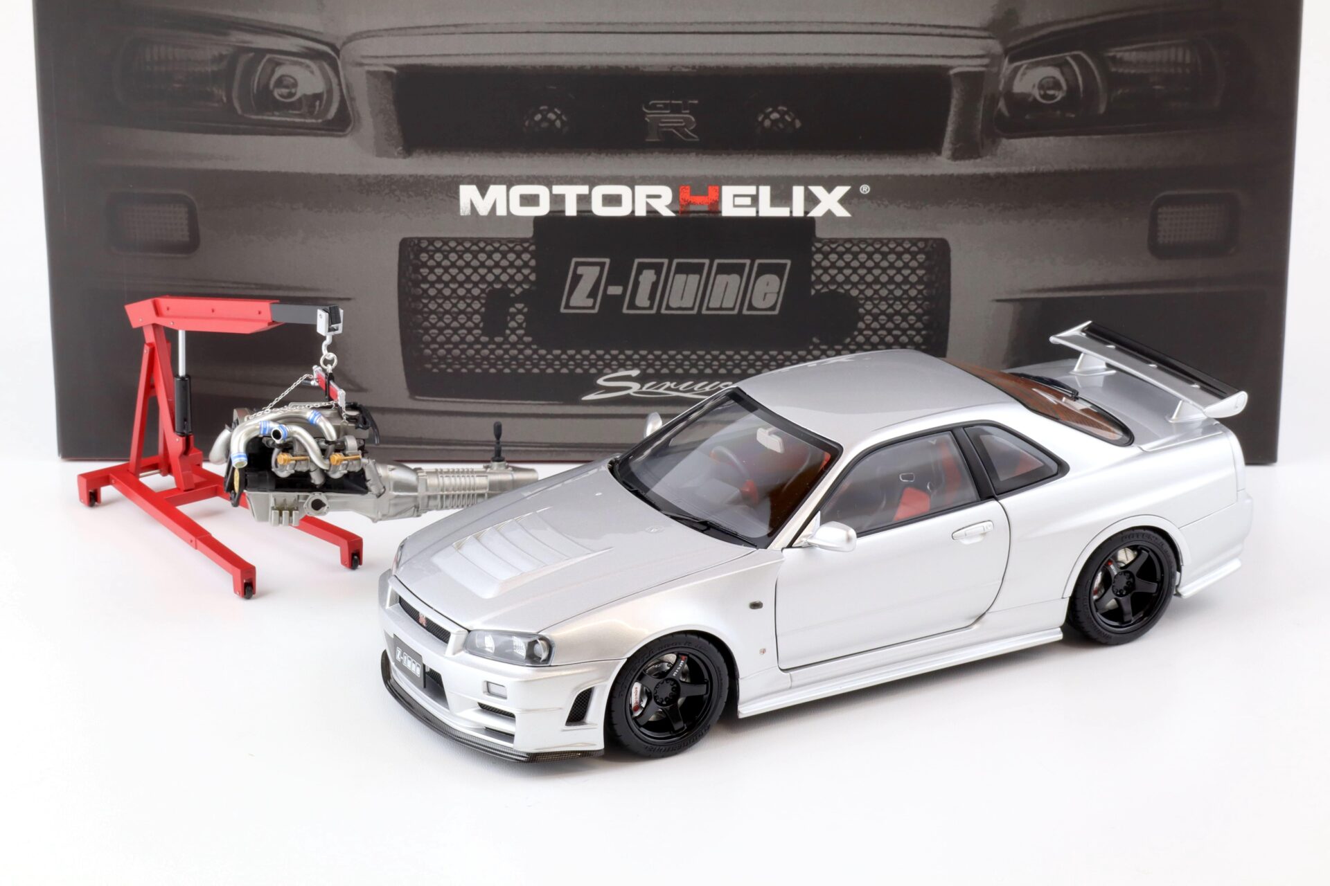 ID 75307 orig 1.jpg 1:18 Motorhelix Nissan Skyline GT-R (R34) Z-Tune Nismo silver + engine M83404