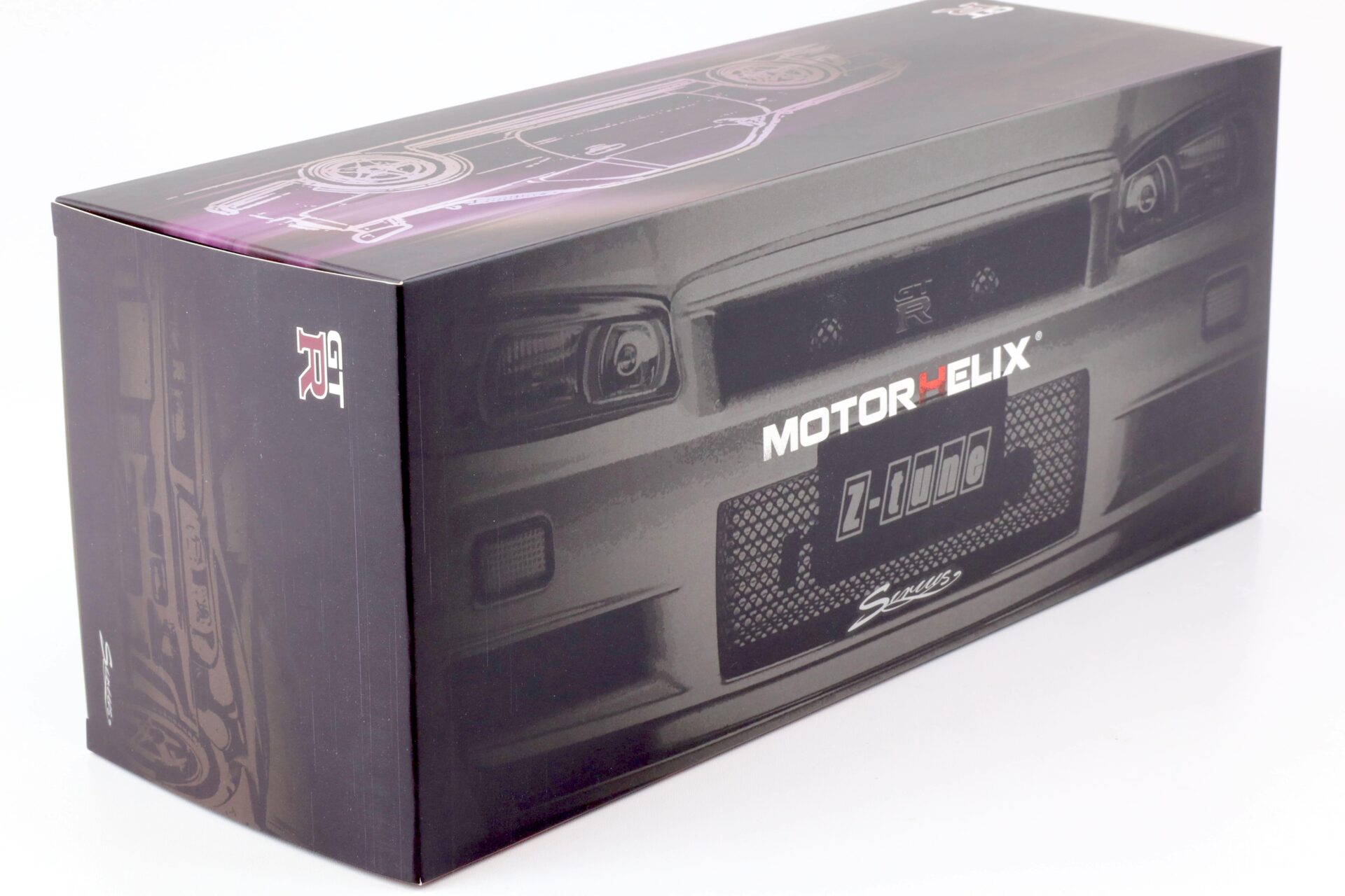 1:18 Motorhelix Nissan Skyline GT-R (R34) Z-Tune Nismo white + engine M83407