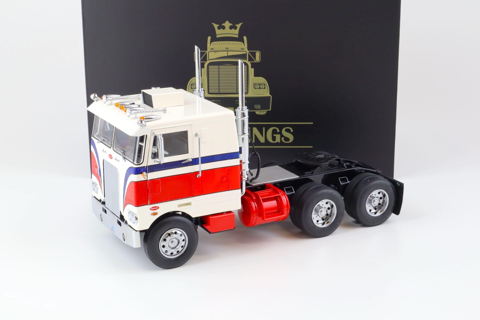 ID 75335 orig 1.jpg 1:18 Road Kings LKW Peterbilt 352 Pacemaker 1977-1979 white/ red/ blue