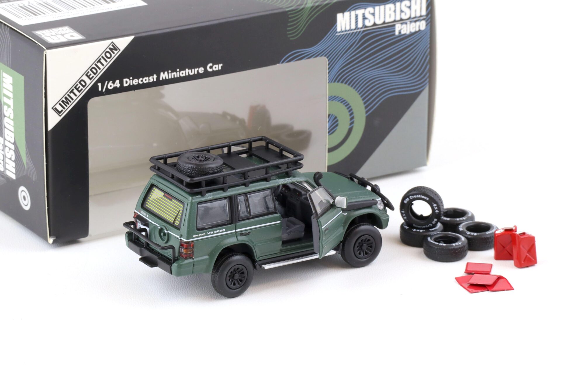 1:64 BMC BM Creations 1996 Mitsubishi Pajero 2nd. Gen. LHD Jungle Pack matt green
