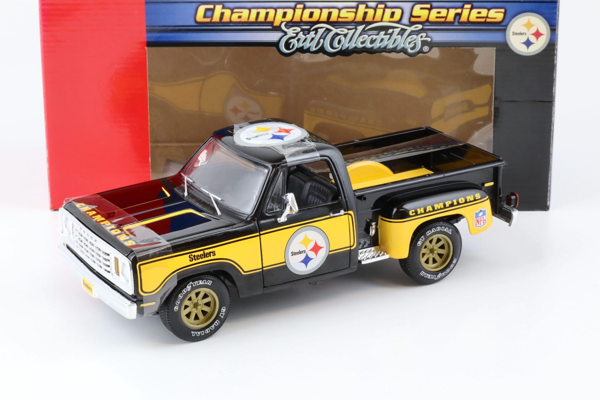 ID 76073 orig 1.jpg 1:18 ERTL 1978 Dodge Warlock Pick Up NFL Steelers Champions Series black/ yellow