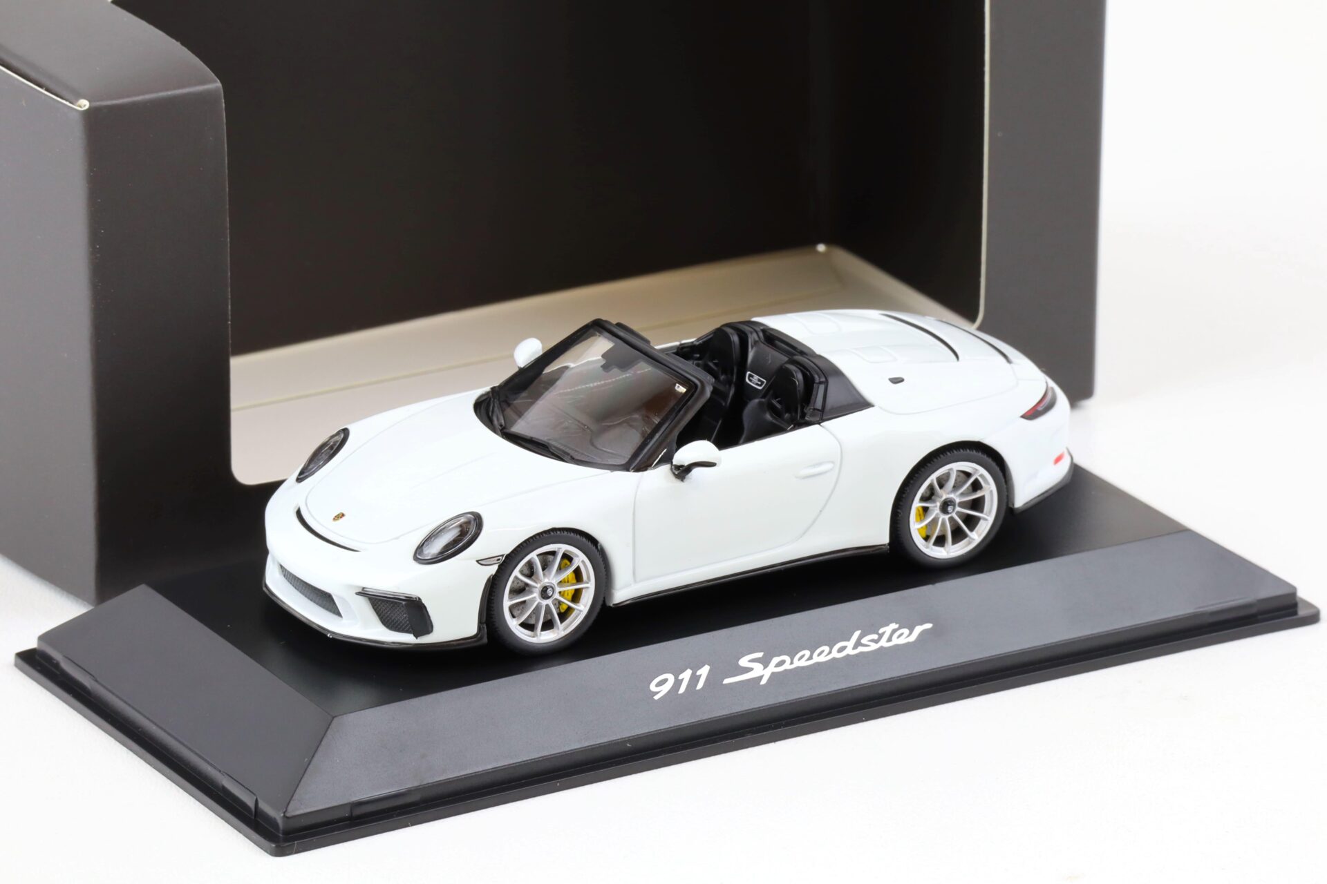 ID 76303 orig.jpg 1:43 Spark Porsche 911 (991) Speedster 2019 white WAP DEALER VERSION