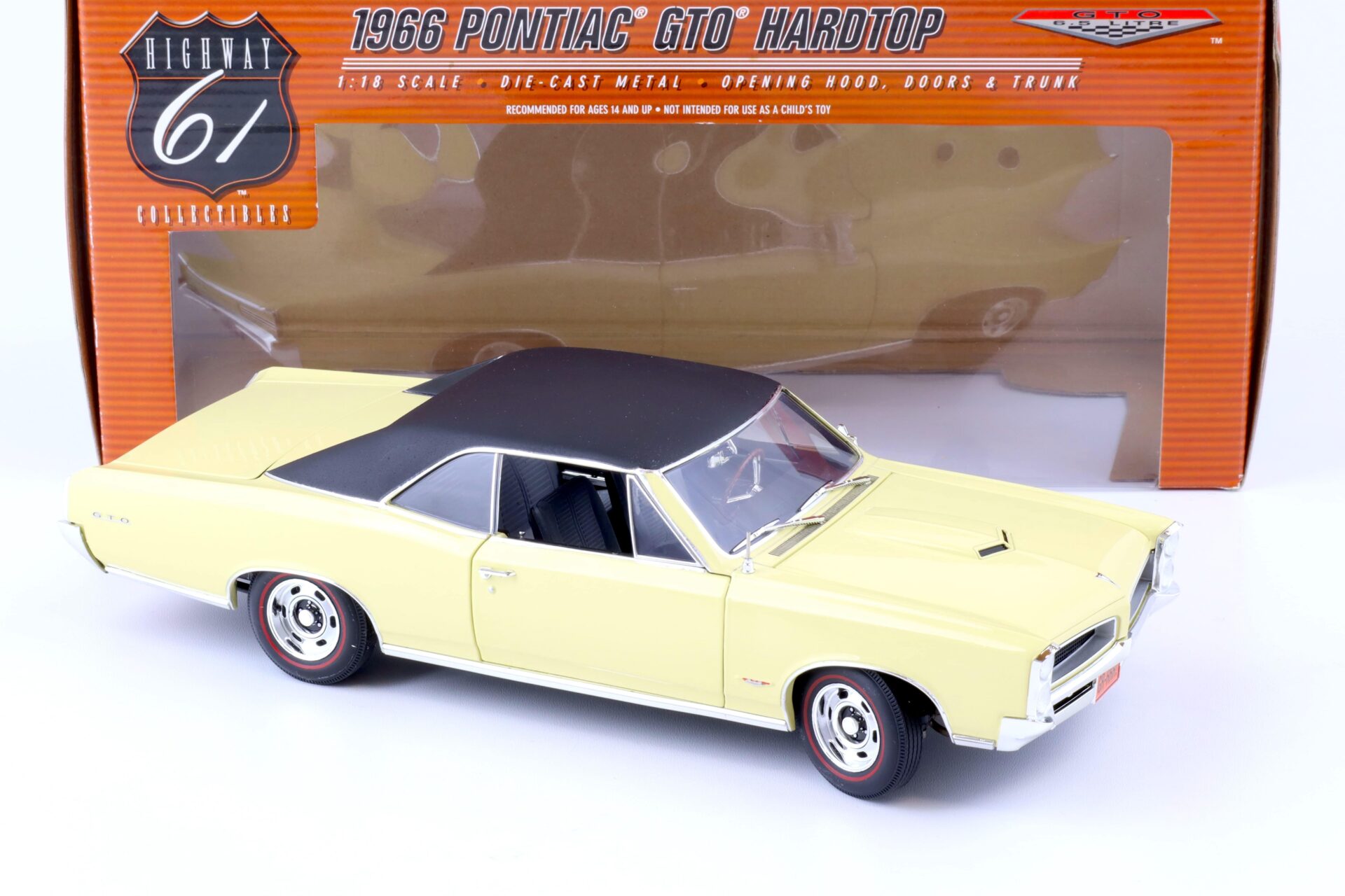 1:18 Highway61 Pontiac GTO Hardtop Coupe yellow/ vinyl roof 1966