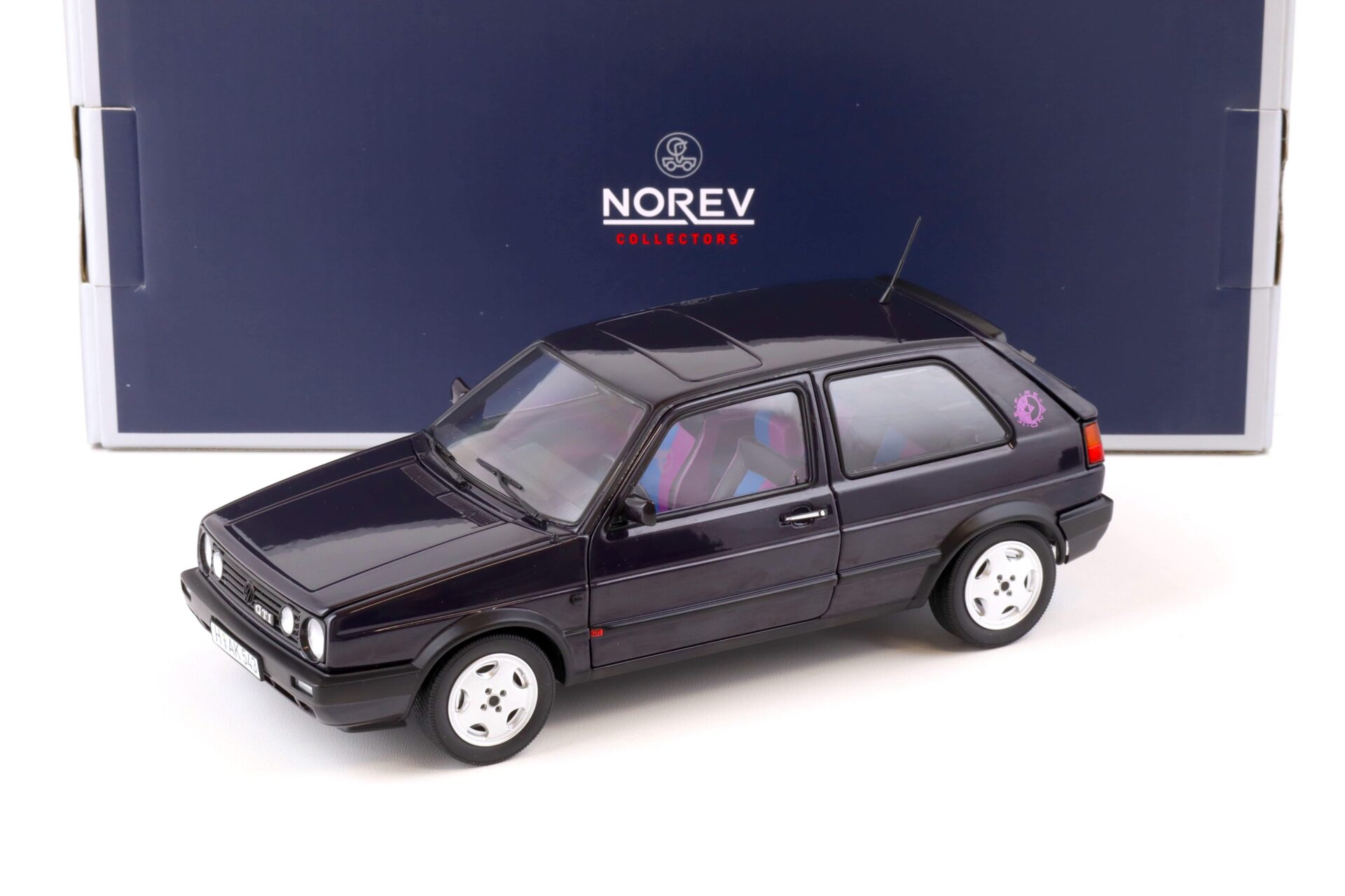 ID 76450 orig.jpg 1:18 Norev VW Golf 2 GTI Fire and Ice 1991 purple metallic