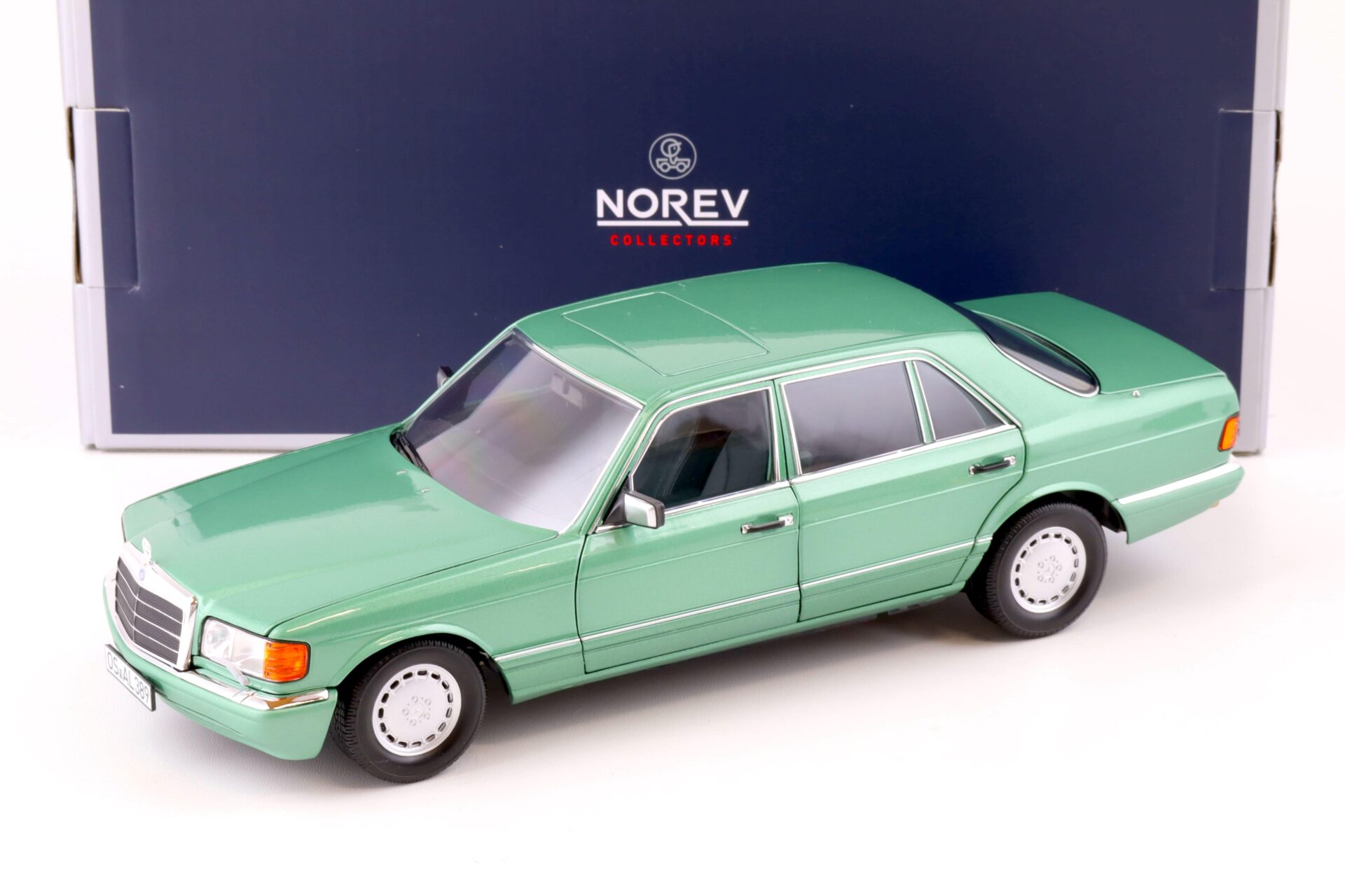 ID 76465 orig.jpg 1:18 Norev Mercedes 560 SEL W126 Limousine 1991 light green metallic