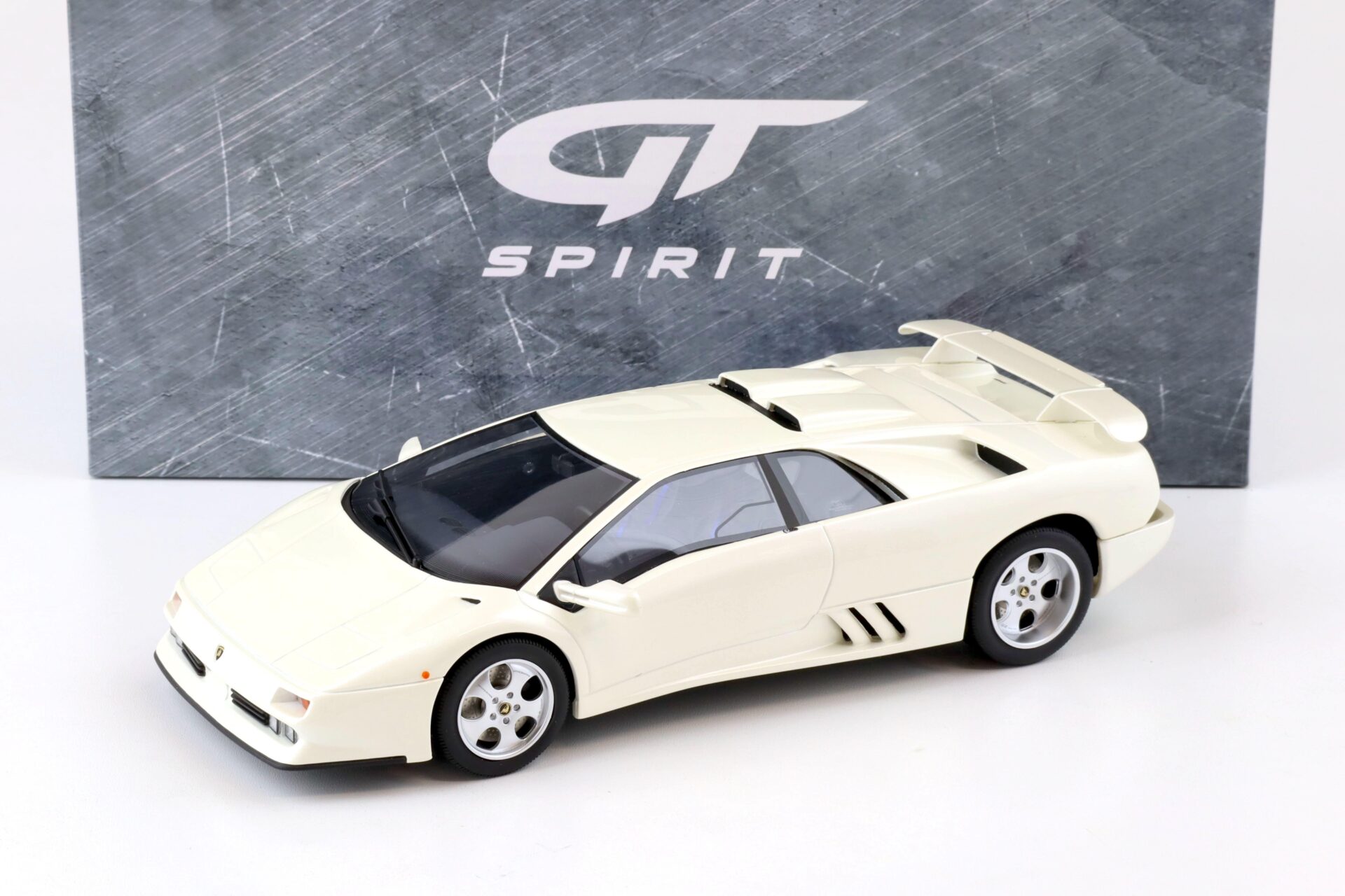 ID 76753 orig 1.jpg 1:18 GT Spirit/ Kyosho GTS18501W Lamborghini Diablo Jota SE30 white