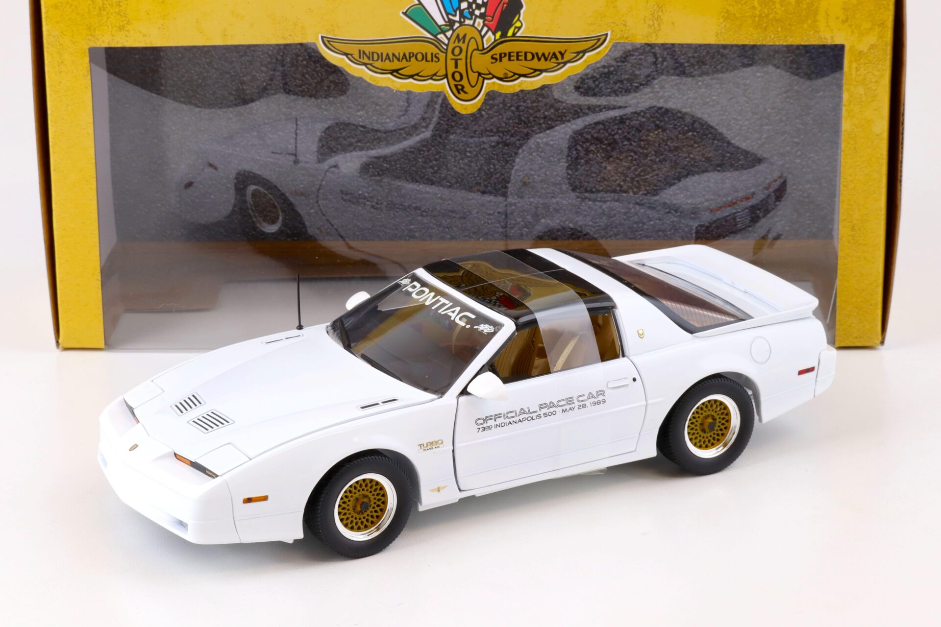 ID 76832 orig.jpg 1:18 Greenlight 1989 Pontiac Firebird TTA Turbo Trans Am Official Pace Car white