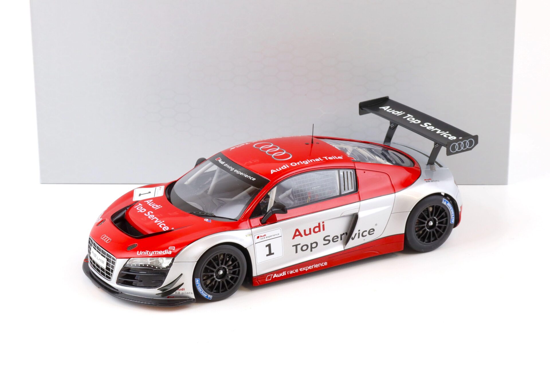 ID 76862 orig 1.jpg 1:18 Spark Audi R8 LMS #1 Race Experience Original Teile red/ silver DEALER VERSION