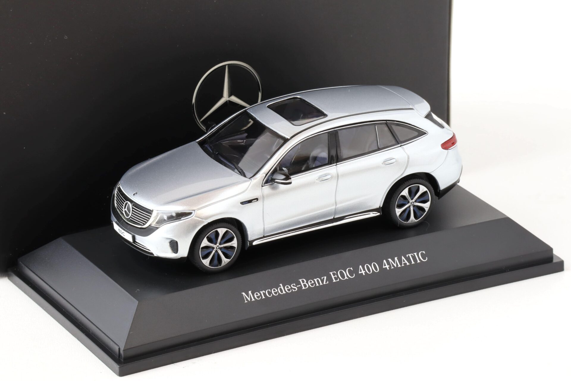 ID 77087 orig 1.jpg 1:43 Spark Minimax Mercedes EQC 400 4Matic hightech silver DEALER VERSION