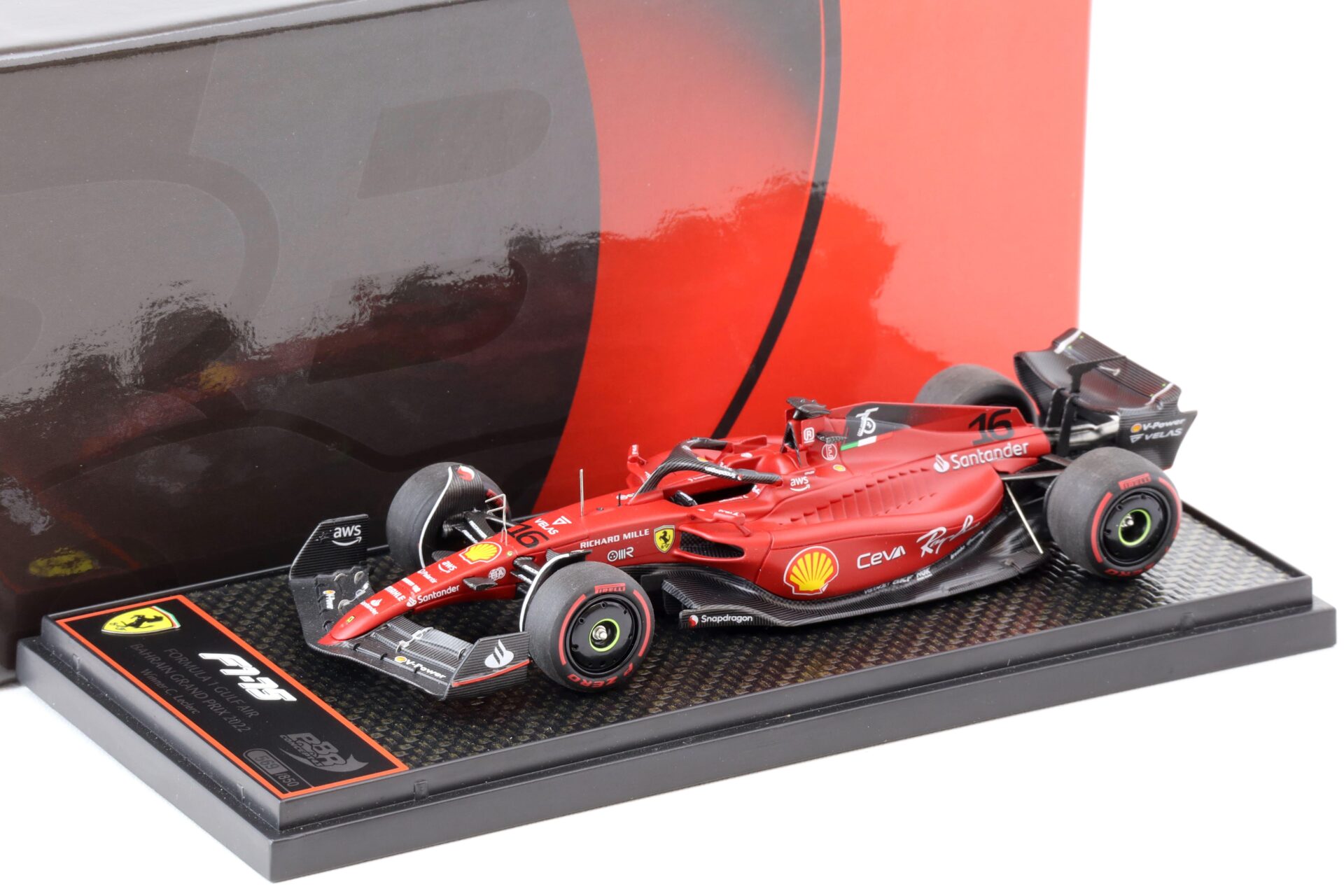 ID 77186 orig 1.jpg 1:43 BBR Ferrari F1-75 Gran Prix Bahrein 2022 vincitore Charles Leclerc - Limited 850 pcs.