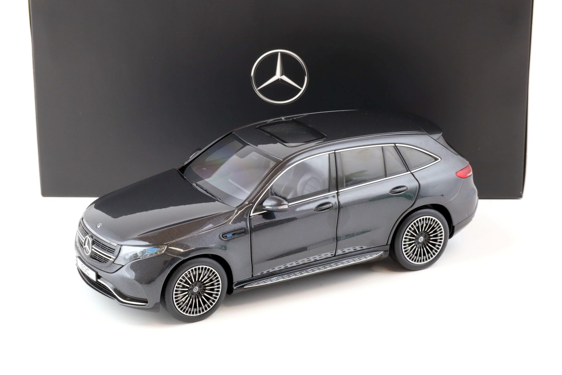 ID 77454 orig 1.jpg 1:18 NZG Mercedes EQC 400 4Matic N293 graphite grey DEALER VERSION