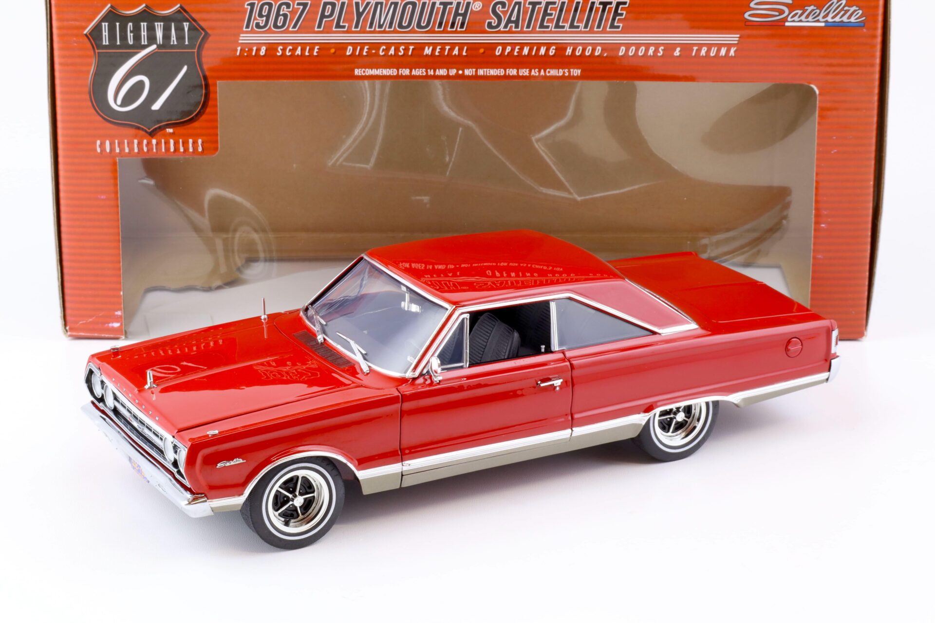 ID 77600 orig 1.jpg 1:18 Highway61 Plymouth Satellite 1967 red/ silver