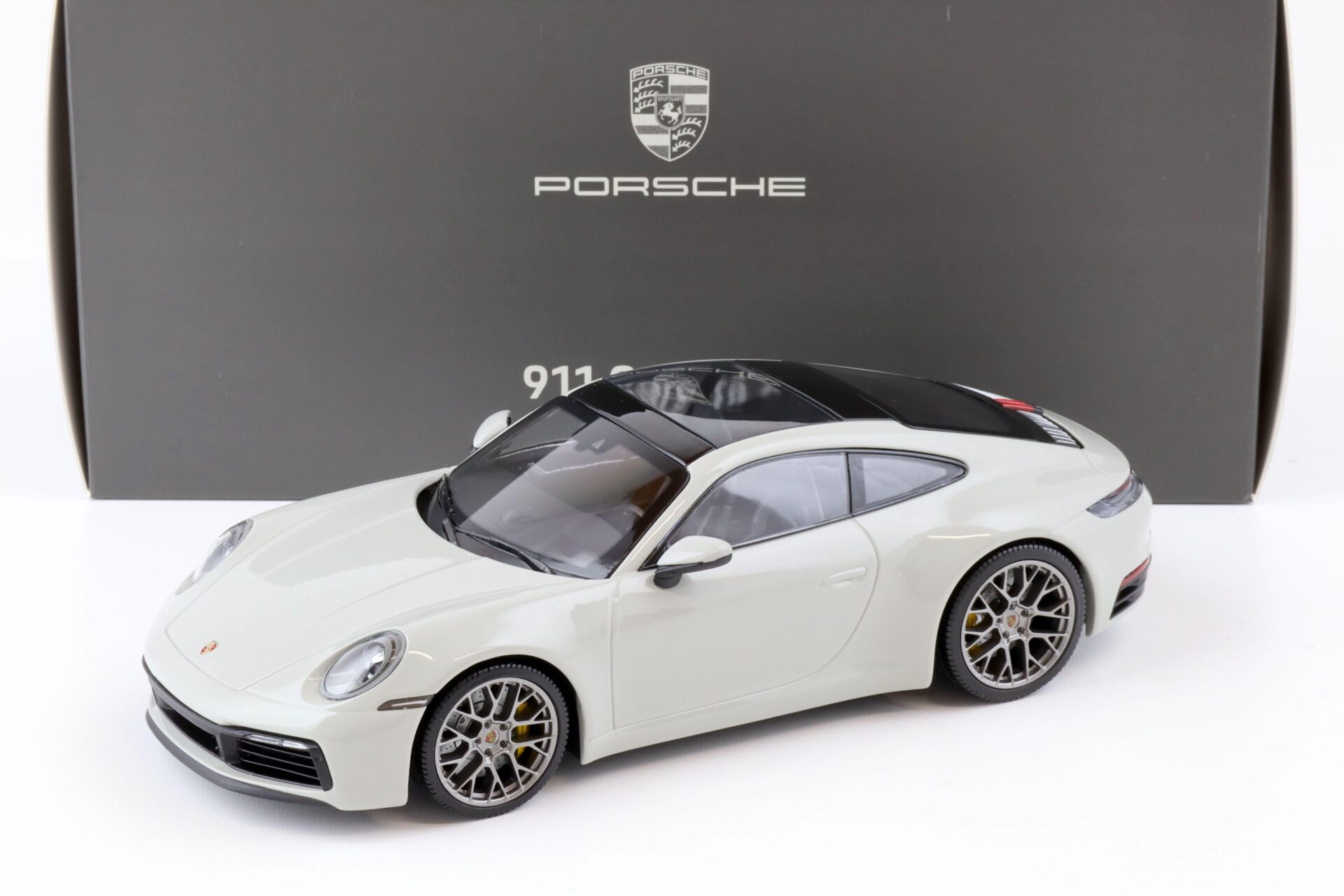 ID 77865 orig.jpg 1:18 Minichamps Porsche 911 (992) Carrera 4S Coupe kreide WAP DEALER