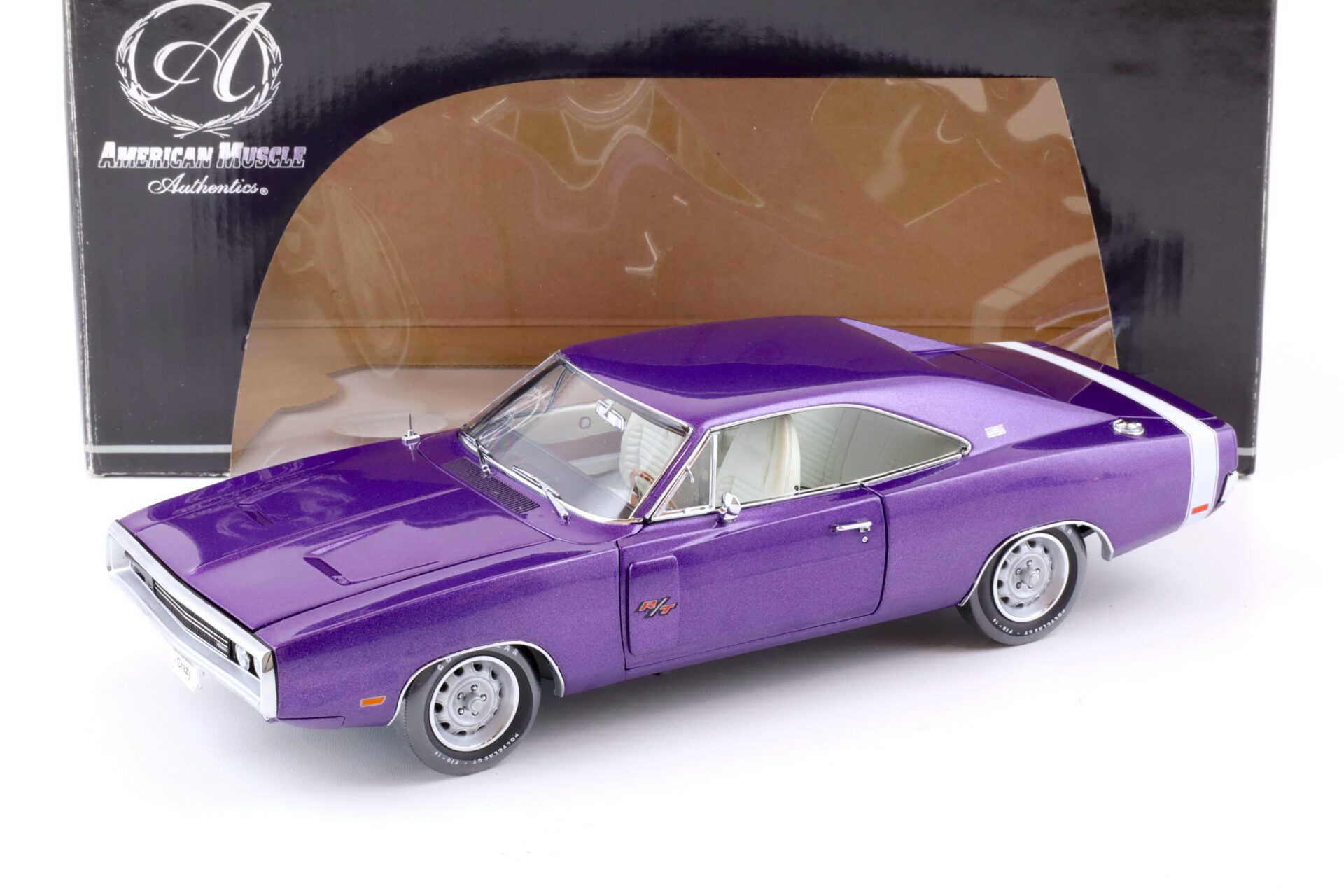 ID 78634 orig 1.jpg 1:18 ERTL Authentics 1970 Dodge Charger R/T Coupe purple metallic