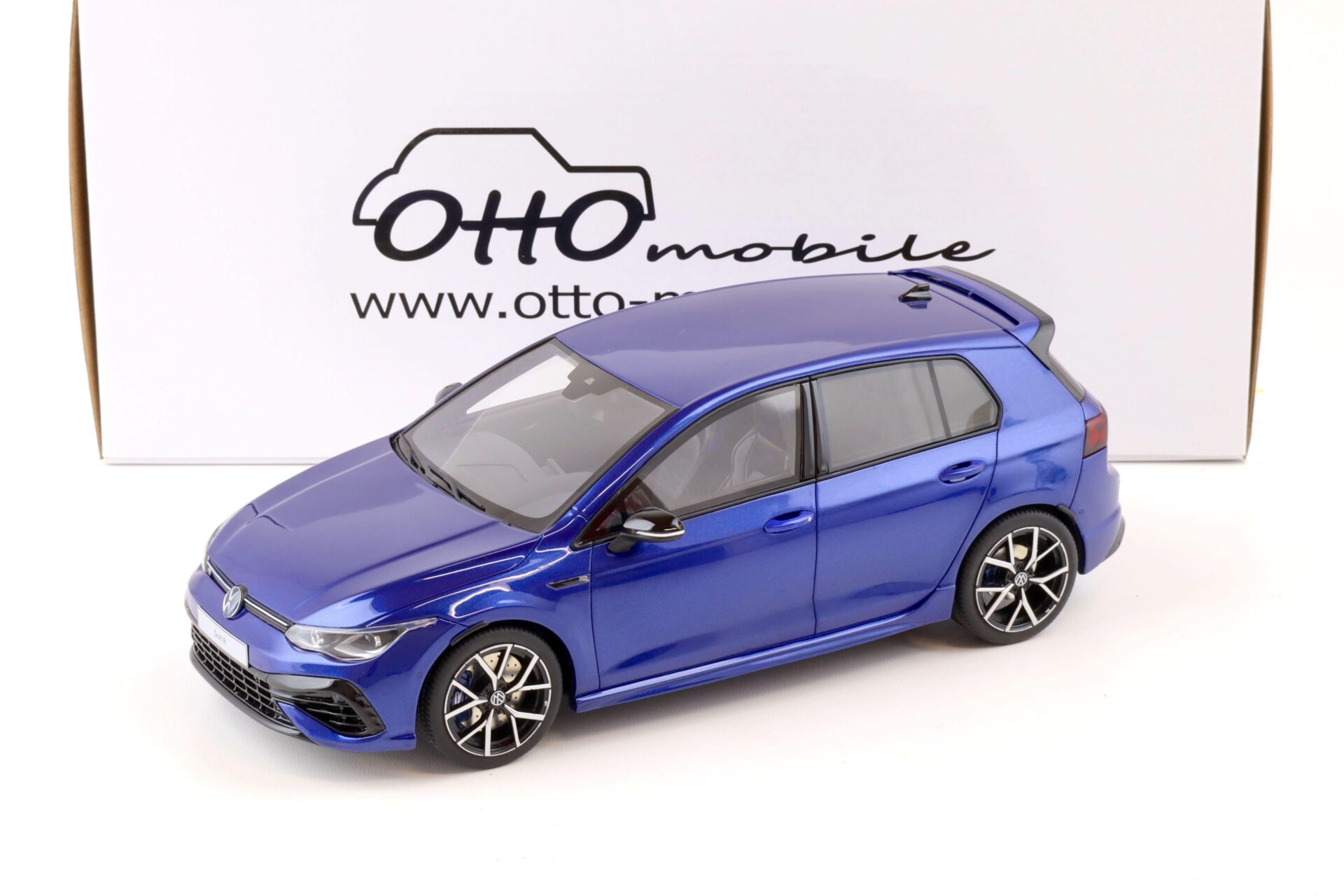 ID 78651 orig.jpg 1:18 OTTO mobile OT413 VW Golf 8 R blue metallic 2021