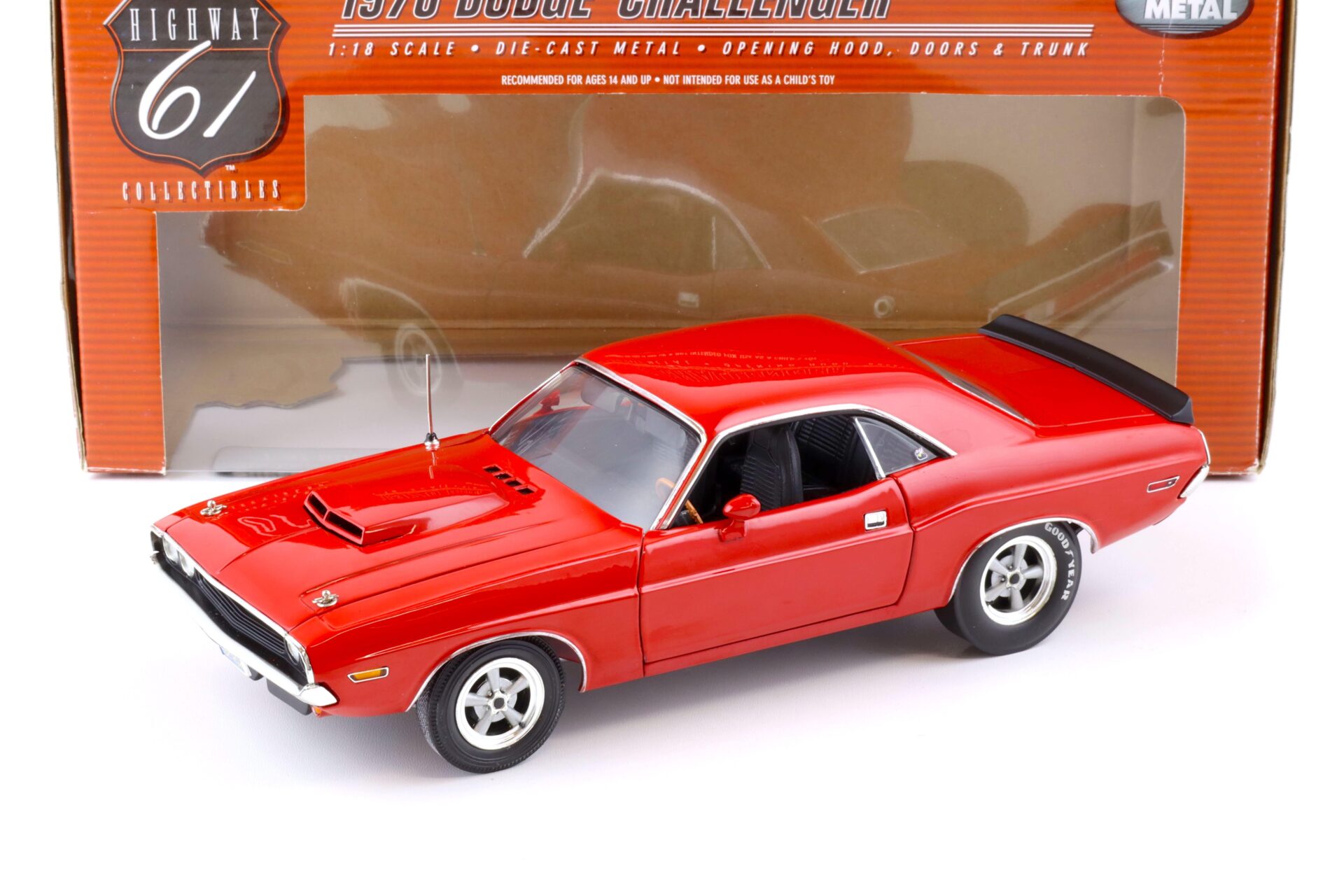 ID 79134 orig.jpg 1:18 Highway61 Dodge Challenger Super Street Coupe 1970 red