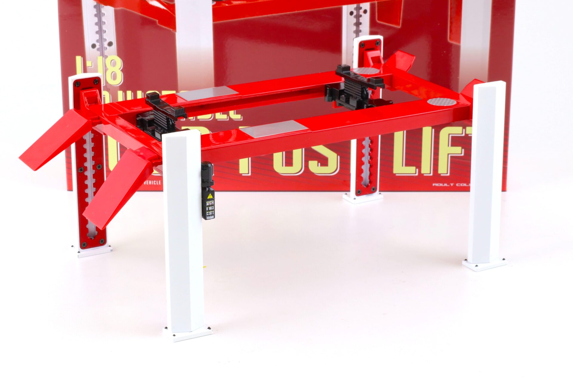 ID 79334 orig.jpg 1:18 Greenlight Adjustable FOUR-POST Lift Hebebühne Zubehör red/ white