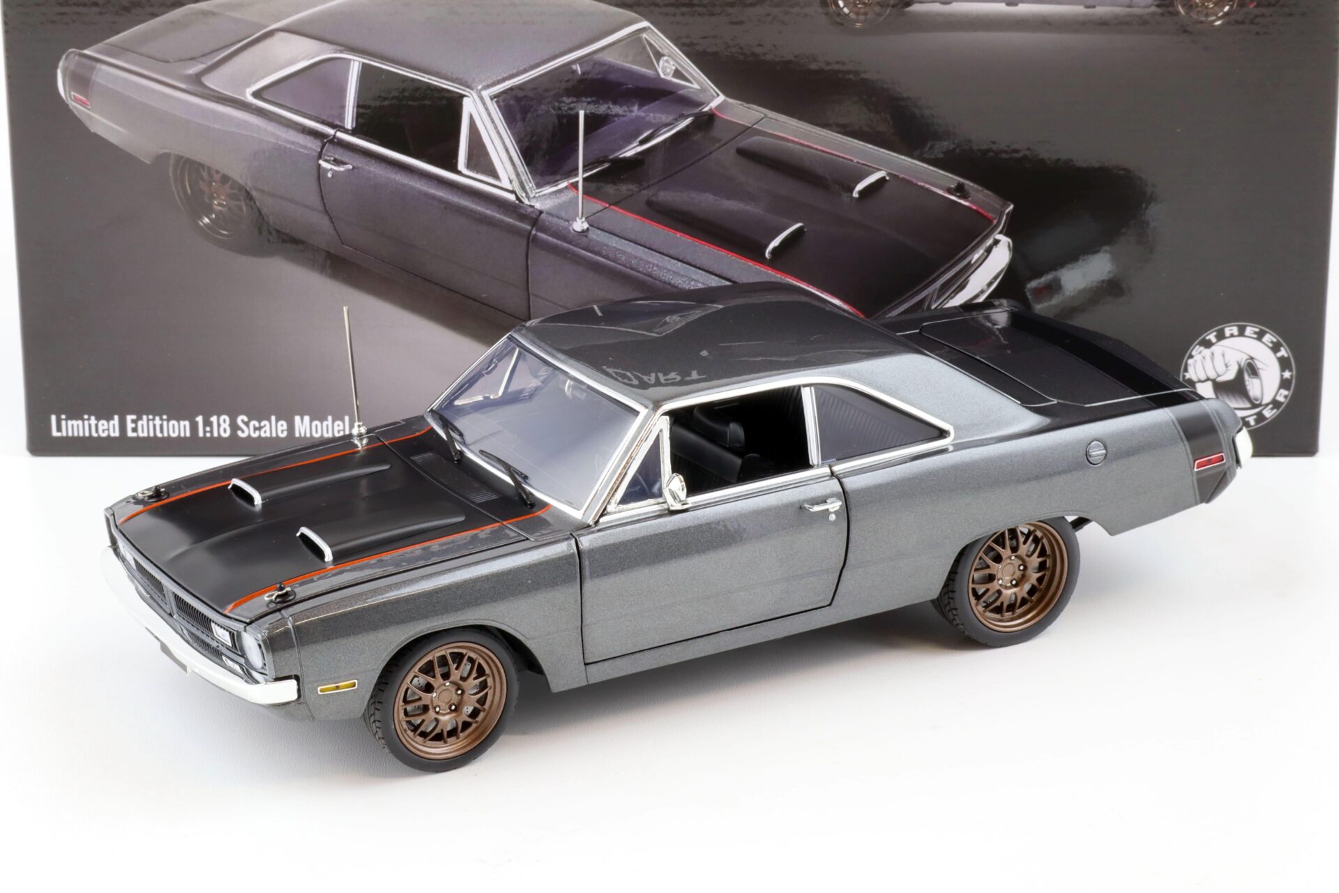 ID 79395 orig 1.jpg 1:18 ACME 1970 Dodge Dart Bullseye Street Fighter grey metallic/ black